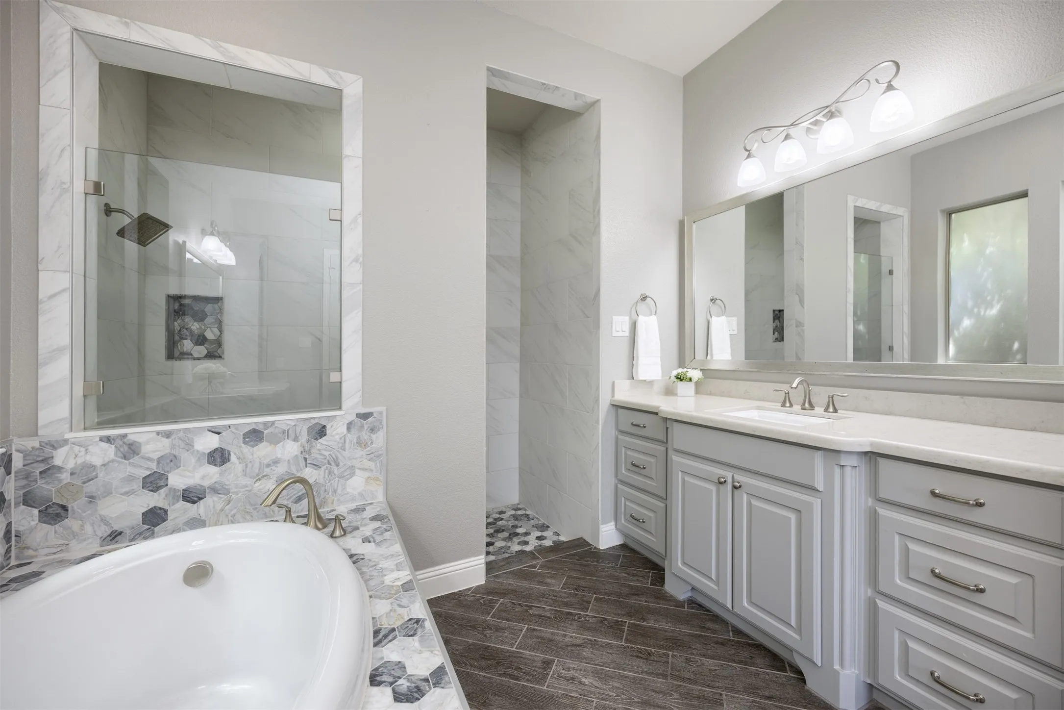 Single Family Residence For Sale in Collin County , 1336 Grassland Drive, Celina, Texas 75009, 4 Bedroom, 4 Bathroom, 2 Garage spaces, 3,480 Sqft, built in 2015, mls#21215263, Real Estate Agent in Celina, Homes For Sale in Collin county, Homes For Sale in Celina, Realtor in Celina Texas, Real Estate Brokerage Independent Realty Texas, Luminita Cordes Realtor