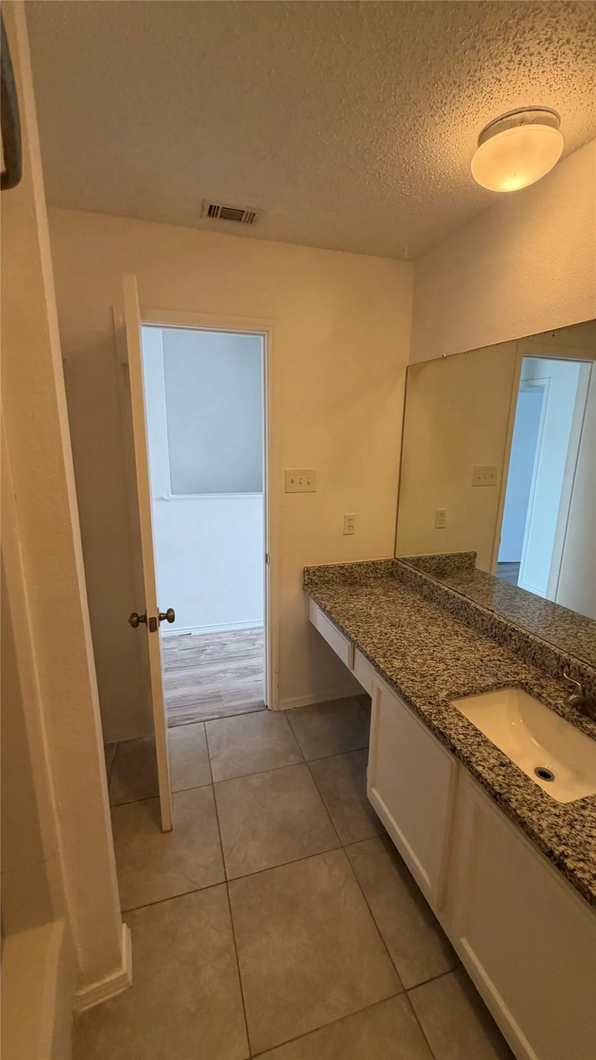 Townhouse For Rent in Tarrant County , 801 Bluebonnet Drive B, Keller, Texas 76248, 2 Bedroom, 2 Bathroom, Garage spaces, 982 Sqft, built in 1984, mls#21255237, Real Estate Agent in Keller, Homes For Rent in Tarrant county, Homes For Rent in Keller, Realtor in Keller Texas, Real Estate Brokerage Independent Realty Texas, Luminita Cordes Realtor