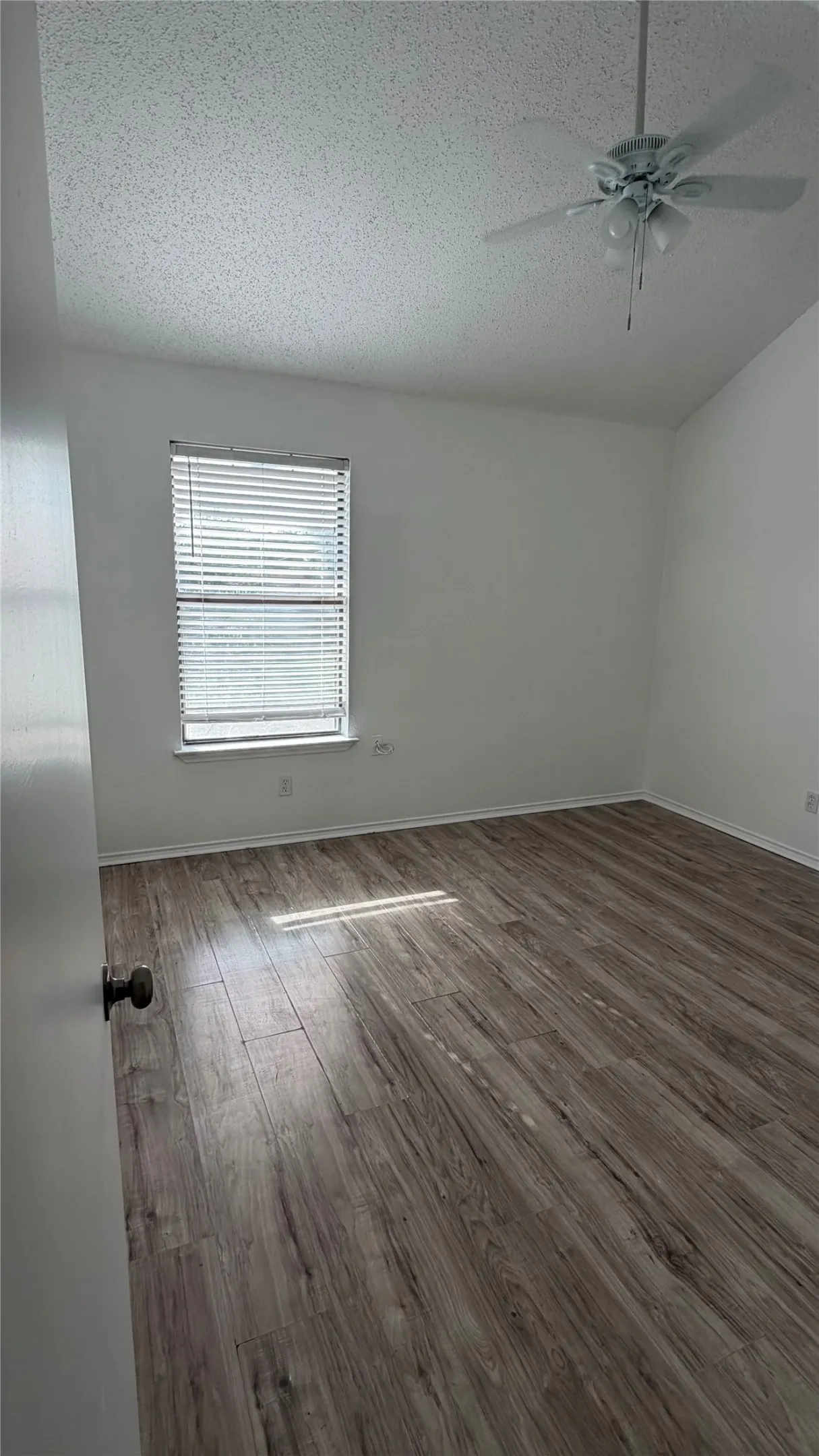 Townhouse For Rent in Tarrant County , 801 Bluebonnet Drive B, Keller, Texas 76248, 2 Bedroom, 2 Bathroom, Garage spaces, 982 Sqft, built in 1984, mls#21255237, Real Estate Agent in Keller, Homes For Rent in Tarrant county, Homes For Rent in Keller, Realtor in Keller Texas, Real Estate Brokerage Independent Realty Texas, Luminita Cordes Realtor