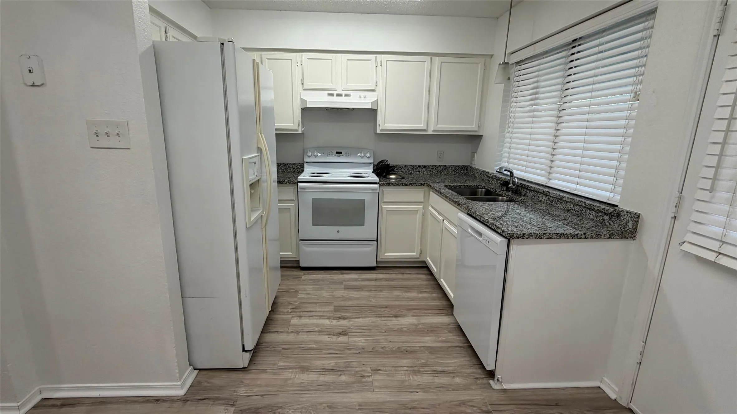 Townhouse For Rent in Tarrant County , 801 Bluebonnet Drive B, Keller, Texas 76248, 2 Bedroom, 2 Bathroom, Garage spaces, 982 Sqft, built in 1984, mls#21255237, Real Estate Agent in Keller, Homes For Rent in Tarrant county, Homes For Rent in Keller, Realtor in Keller Texas, Real Estate Brokerage Independent Realty Texas, Luminita Cordes Realtor