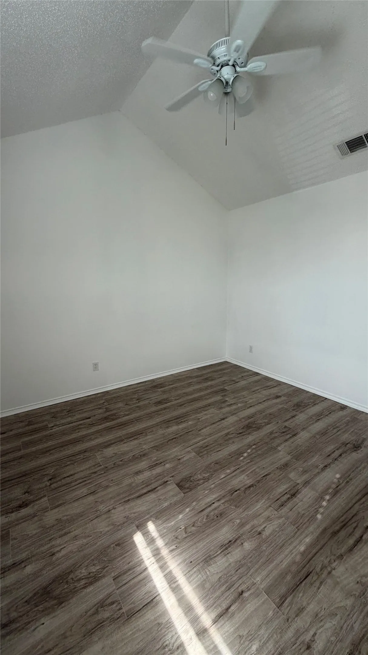 Townhouse For Rent in Tarrant County , 801 Bluebonnet Drive B, Keller, Texas 76248, 2 Bedroom, 2 Bathroom, Garage spaces, 982 Sqft, built in 1984, mls#21255237, Real Estate Agent in Keller, Homes For Rent in Tarrant county, Homes For Rent in Keller, Realtor in Keller Texas, Real Estate Brokerage Independent Realty Texas, Luminita Cordes Realtor
