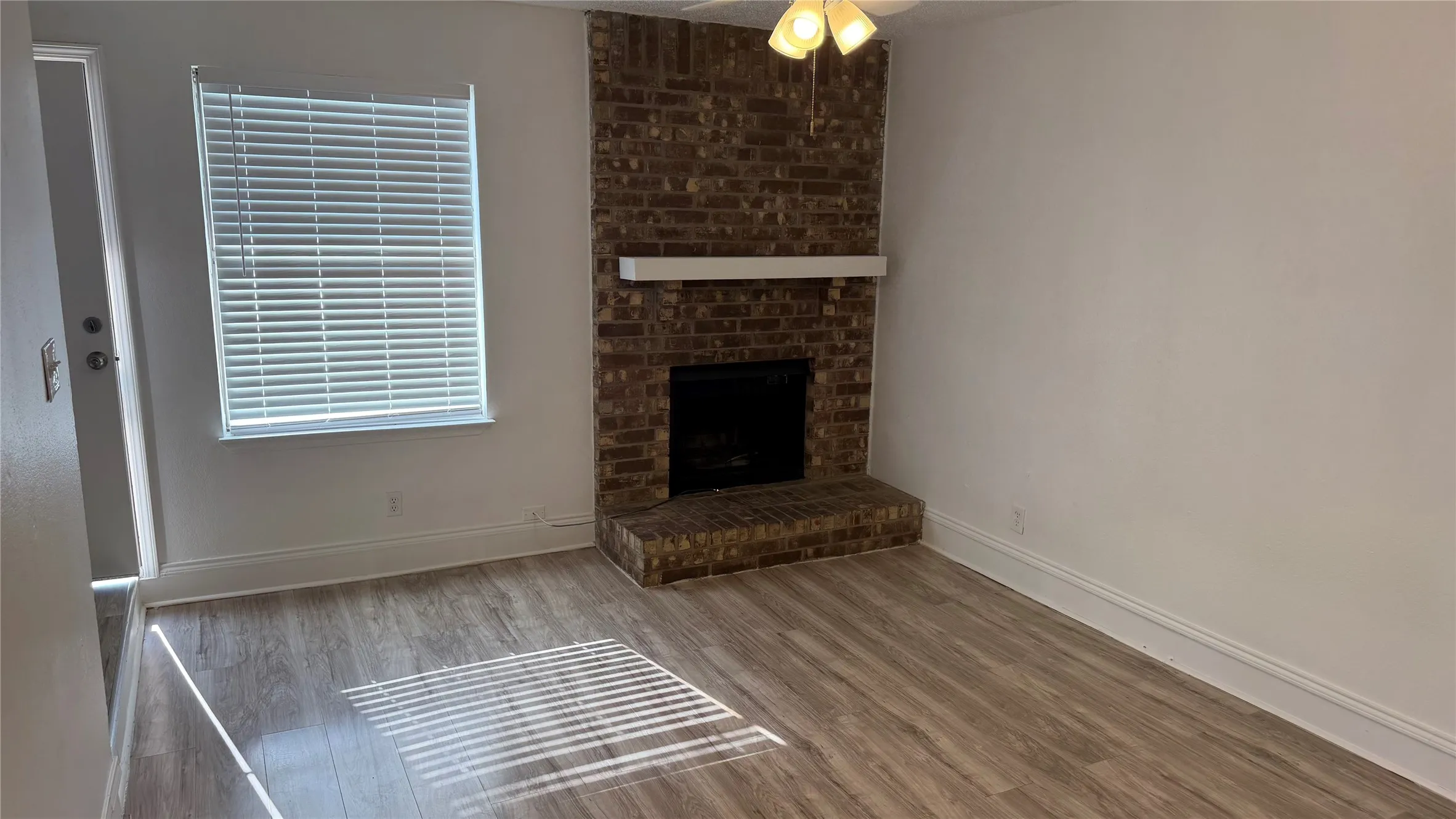Townhouse For Rent in Tarrant County , 801 Bluebonnet Drive B, Keller, Texas 76248, 2 Bedroom, 2 Bathroom, Garage spaces, 982 Sqft, built in 1984, mls#21255237, Real Estate Agent in Keller, Homes For Rent in Tarrant county, Homes For Rent in Keller, Realtor in Keller Texas, Real Estate Brokerage Independent Realty Texas, Luminita Cordes Realtor