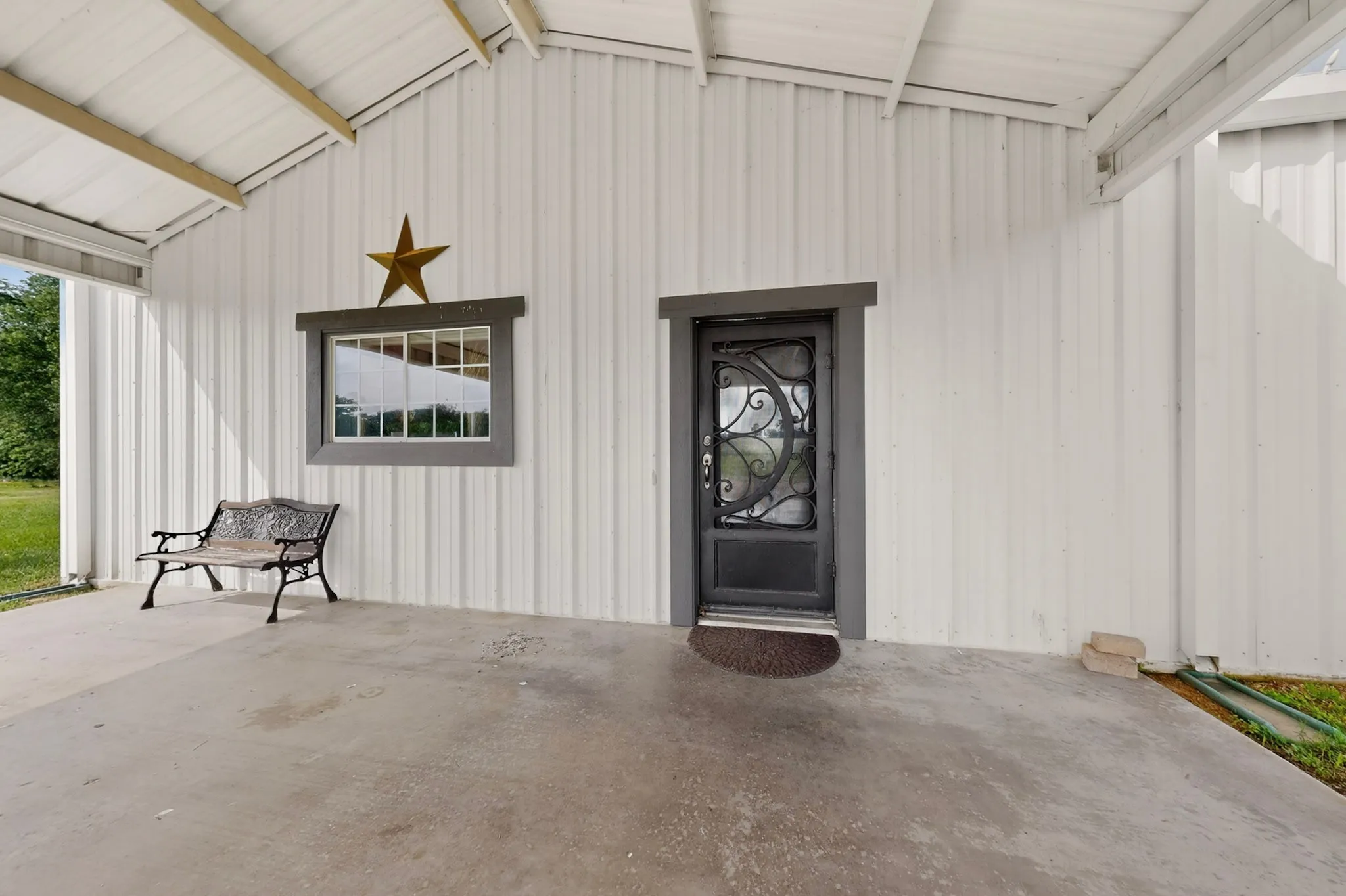 Farm For Sale in Van Zandt County , 400 Van Zant County Road 113, Grand Saline, Texas 75140, 1 Bedroom, 2 Bathrooms, Garage spaces, 5,000 Sqft, built in 2005, Price $750,000, mls#21243735, Real Estate Agent in Grand Saline, Homes For Sale in Van Zandt county, Homes For Sale in Grand Saline, Realtor in Grand Saline Texas, Real Estate Brokerage Independent Realty Texas, Luminita Cordes Realtor
