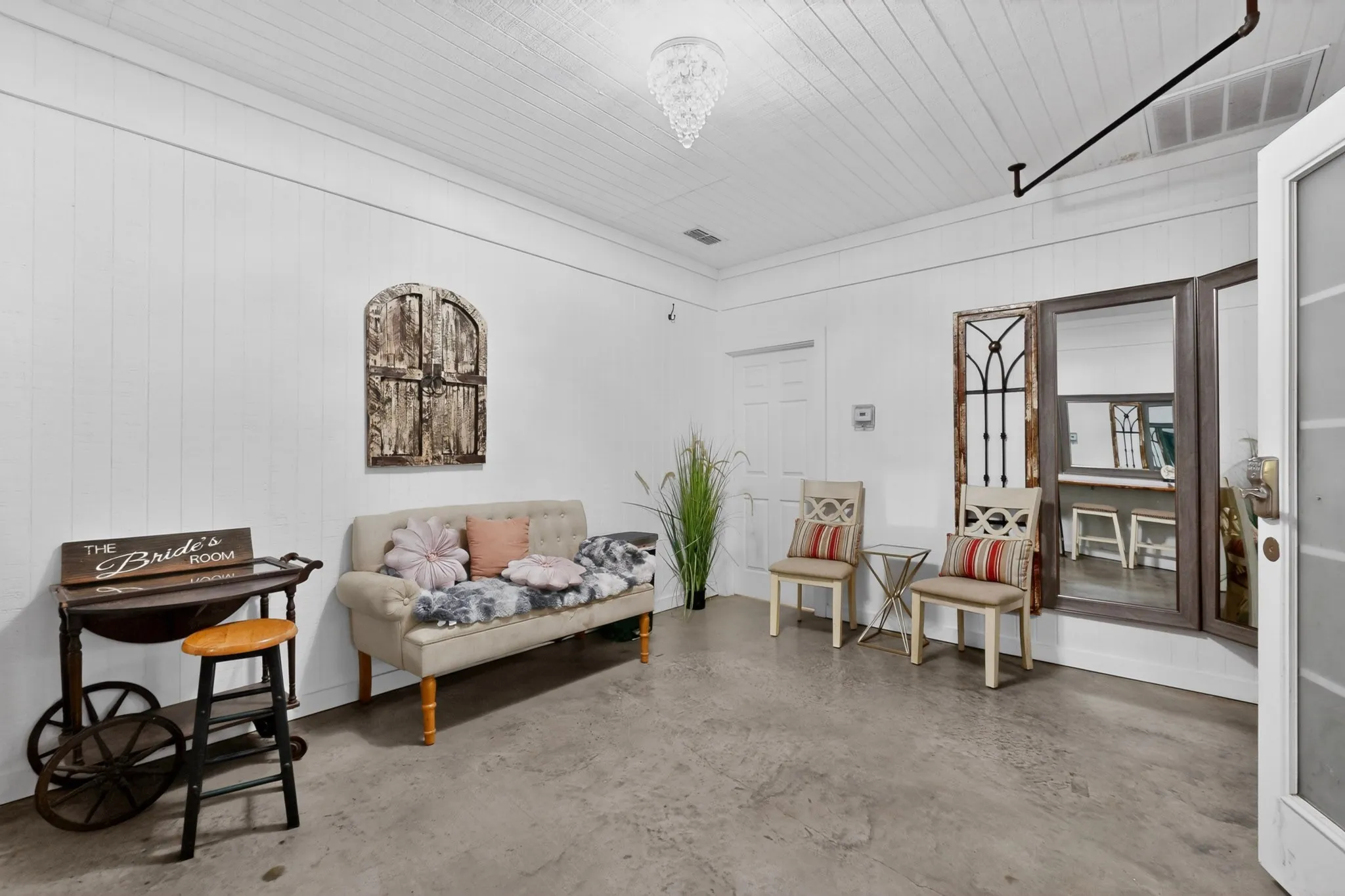 Farm For Sale in Van Zandt County , 400 Van Zant County Road 113, Grand Saline, Texas 75140, 1 Bedroom, 2 Bathrooms, Garage spaces, 5,000 Sqft, built in 2005, Price $750,000, mls#21243735, Real Estate Agent in Grand Saline, Homes For Sale in Van Zandt county, Homes For Sale in Grand Saline, Realtor in Grand Saline Texas, Real Estate Brokerage Independent Realty Texas, Luminita Cordes Realtor
