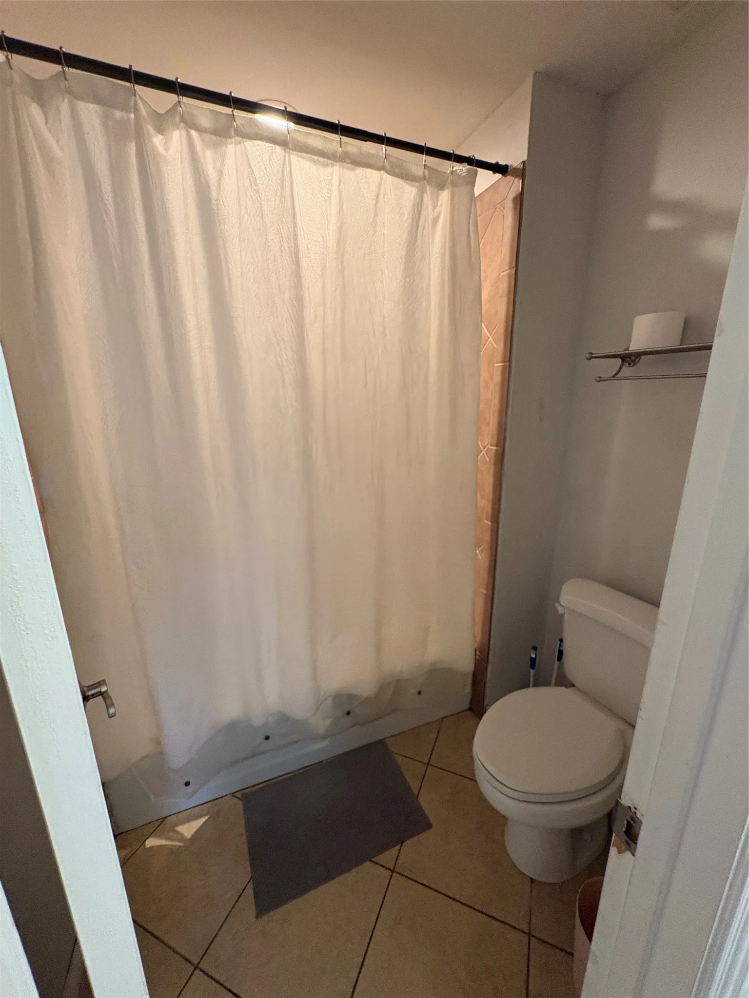 Single Family Residence For Sale in Tarrant County , 3401 Hampshire Drive, Arlington, Texas 76013, 3 Bedroom, 2 Bathroom, 1 Garage spaces, 2,063 Sqft, built in 1966, mls#21255265, Real Estate Agent in Arlington, Homes For Sale in Tarrant county, Homes For Sale in Arlington, Realtor in Arlington Texas, Real Estate Brokerage Independent Realty Texas, Luminita Cordes Realtor