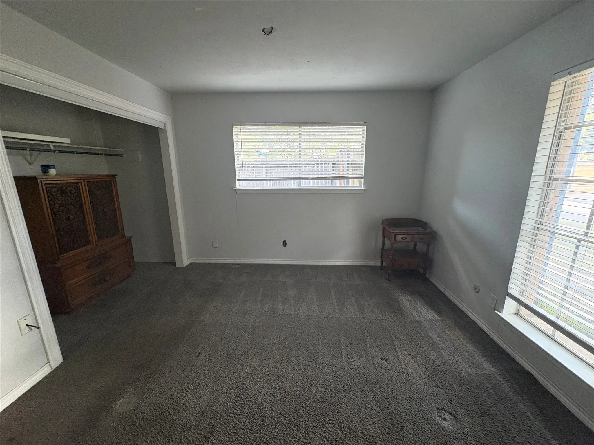 Single Family Residence For Sale in Tarrant County , 3401 Hampshire Drive, Arlington, Texas 76013, 3 Bedroom, 2 Bathroom, 1 Garage spaces, 2,063 Sqft, built in 1966, mls#21255265, Real Estate Agent in Arlington, Homes For Sale in Tarrant county, Homes For Sale in Arlington, Realtor in Arlington Texas, Real Estate Brokerage Independent Realty Texas, Luminita Cordes Realtor