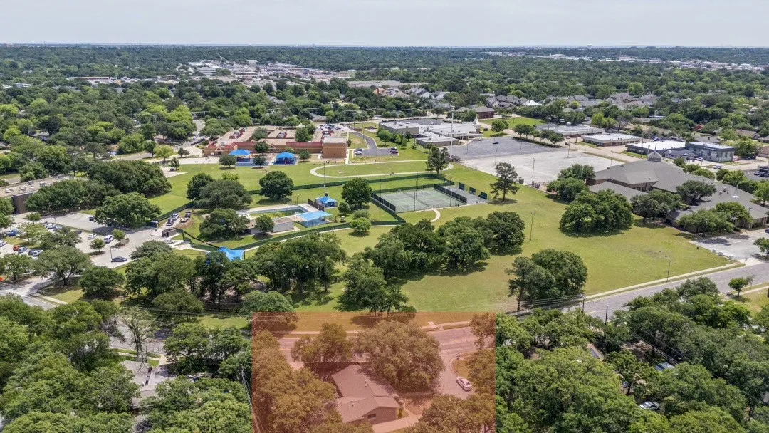 Single Family Residence For Sale in Tarrant County , 3401 Hampshire Drive, Arlington, Texas 76013, 3 Bedroom, 2 Bathroom, 1 Garage spaces, 2,063 Sqft, built in 1966, mls#21255265, Real Estate Agent in Arlington, Homes For Sale in Tarrant county, Homes For Sale in Arlington, Realtor in Arlington Texas, Real Estate Brokerage Independent Realty Texas, Luminita Cordes Realtor