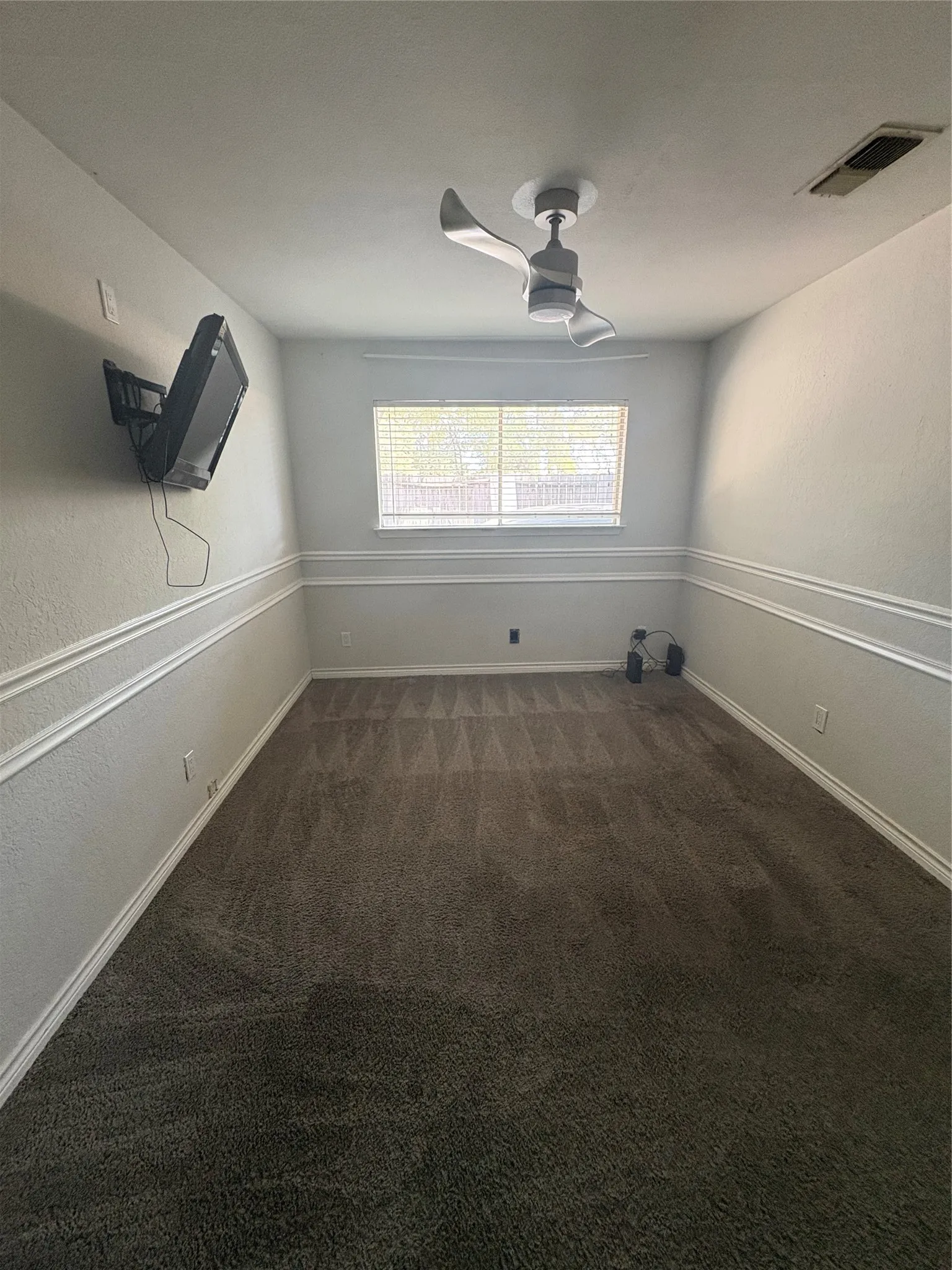 Single Family Residence For Sale in Tarrant County , 3401 Hampshire Drive, Arlington, Texas 76013, 3 Bedroom, 2 Bathroom, 1 Garage spaces, 2,063 Sqft, built in 1966, mls#21255265, Real Estate Agent in Arlington, Homes For Sale in Tarrant county, Homes For Sale in Arlington, Realtor in Arlington Texas, Real Estate Brokerage Independent Realty Texas, Luminita Cordes Realtor