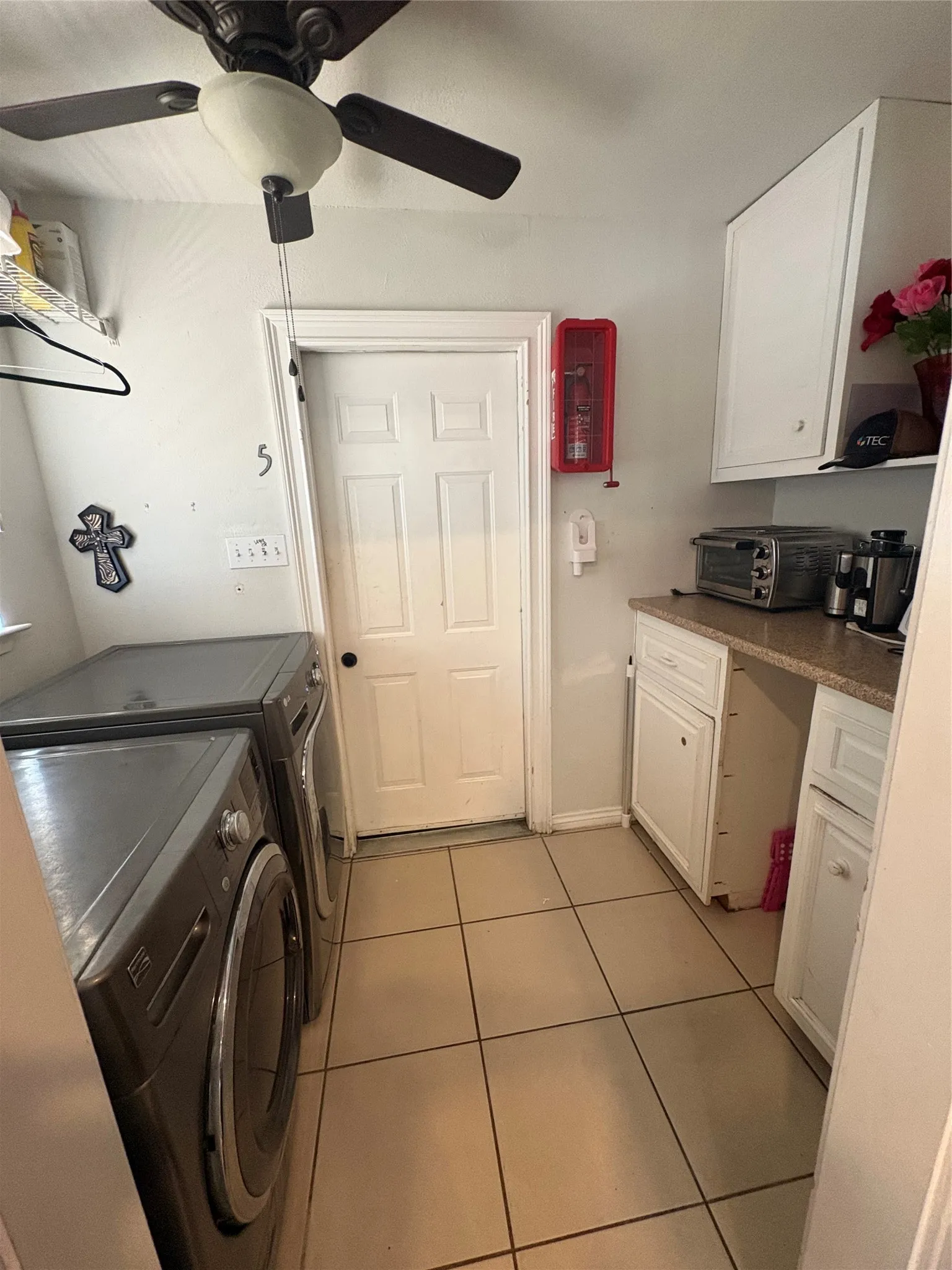 Single Family Residence For Sale in Tarrant County , 3401 Hampshire Drive, Arlington, Texas 76013, 3 Bedroom, 2 Bathroom, 1 Garage spaces, 2,063 Sqft, built in 1966, mls#21255265, Real Estate Agent in Arlington, Homes For Sale in Tarrant county, Homes For Sale in Arlington, Realtor in Arlington Texas, Real Estate Brokerage Independent Realty Texas, Luminita Cordes Realtor