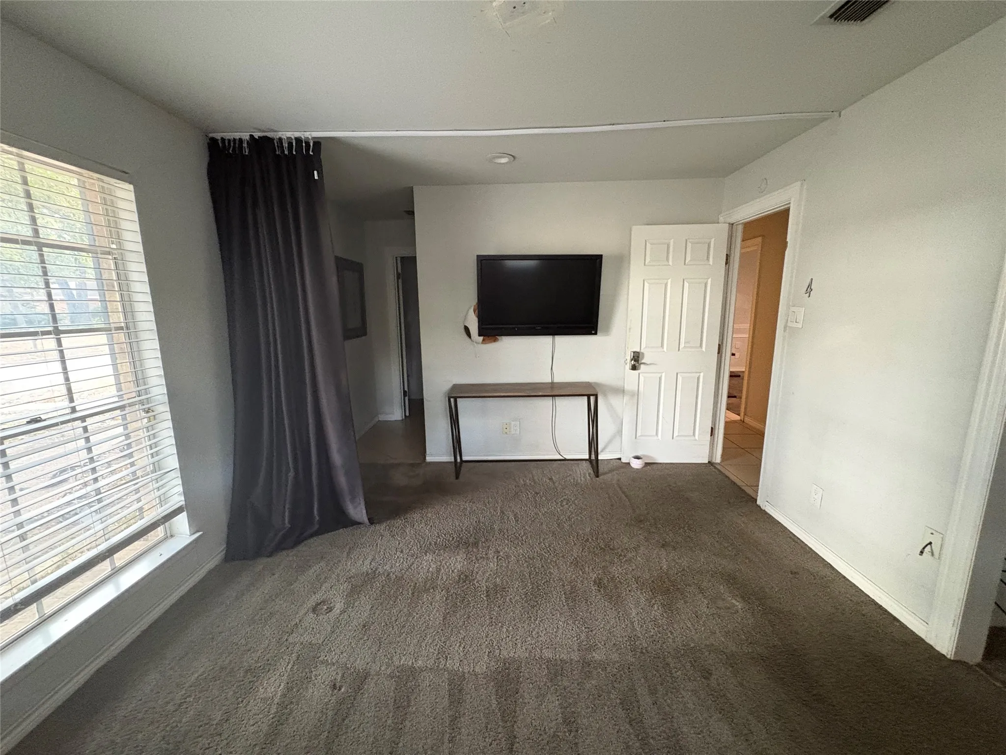 Single Family Residence For Sale in Tarrant County , 3401 Hampshire Drive, Arlington, Texas 76013, 3 Bedroom, 2 Bathroom, 1 Garage spaces, 2,063 Sqft, built in 1966, mls#21255265, Real Estate Agent in Arlington, Homes For Sale in Tarrant county, Homes For Sale in Arlington, Realtor in Arlington Texas, Real Estate Brokerage Independent Realty Texas, Luminita Cordes Realtor