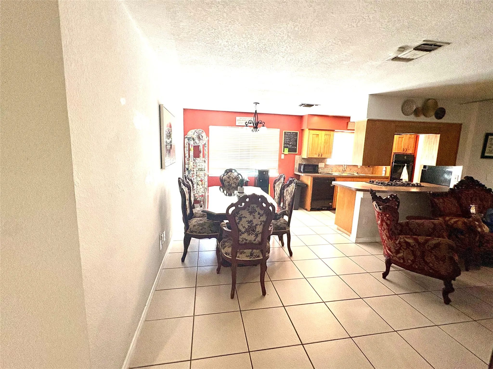 Single Family Residence For Sale in Tarrant County , 3401 Hampshire Drive, Arlington, Texas 76013, 3 Bedroom, 2 Bathroom, 1 Garage spaces, 2,063 Sqft, built in 1966, mls#21255265, Real Estate Agent in Arlington, Homes For Sale in Tarrant county, Homes For Sale in Arlington, Realtor in Arlington Texas, Real Estate Brokerage Independent Realty Texas, Luminita Cordes Realtor