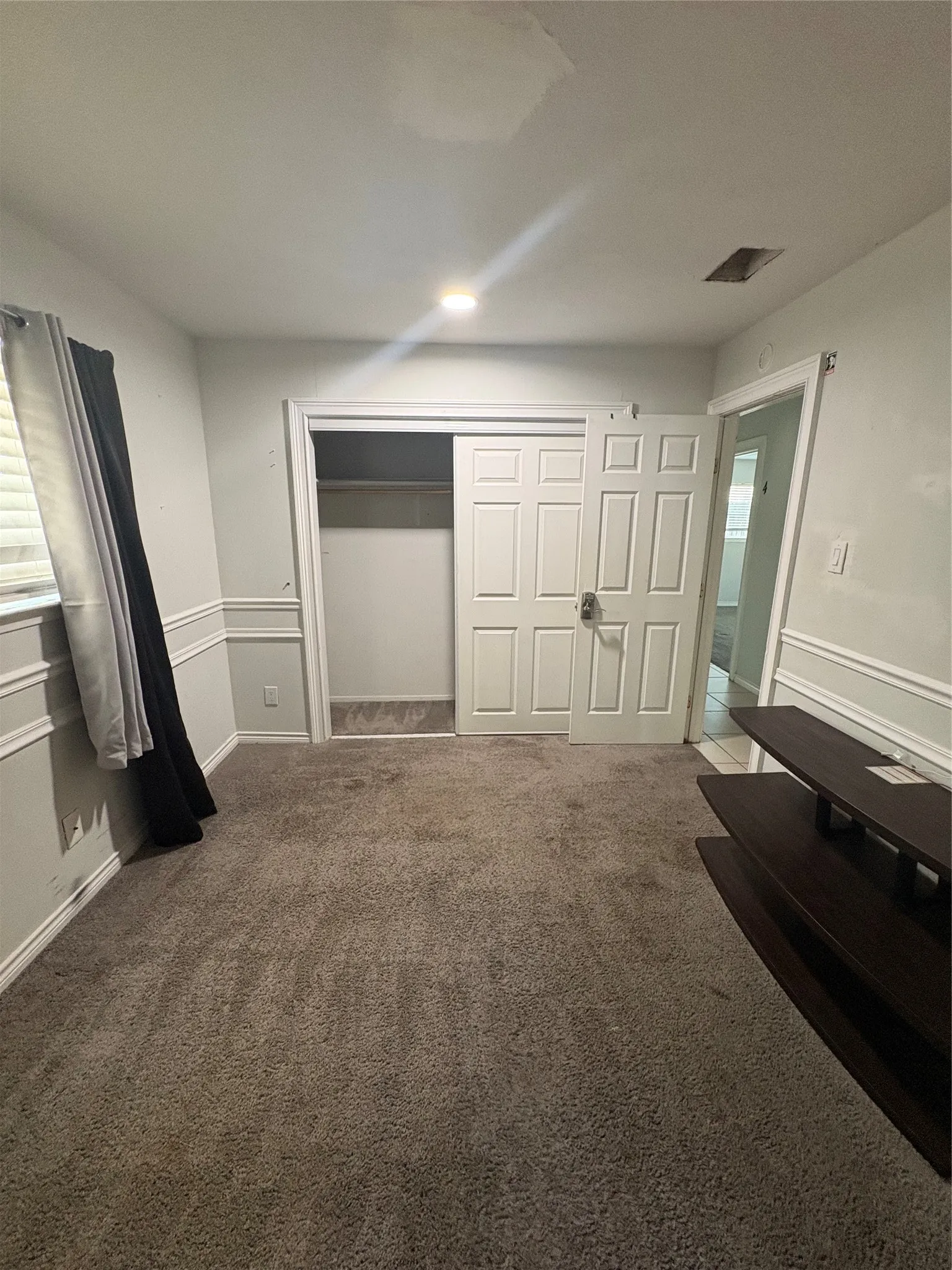 Single Family Residence For Sale in Tarrant County , 3401 Hampshire Drive, Arlington, Texas 76013, 3 Bedroom, 2 Bathroom, 1 Garage spaces, 2,063 Sqft, built in 1966, mls#21255265, Real Estate Agent in Arlington, Homes For Sale in Tarrant county, Homes For Sale in Arlington, Realtor in Arlington Texas, Real Estate Brokerage Independent Realty Texas, Luminita Cordes Realtor