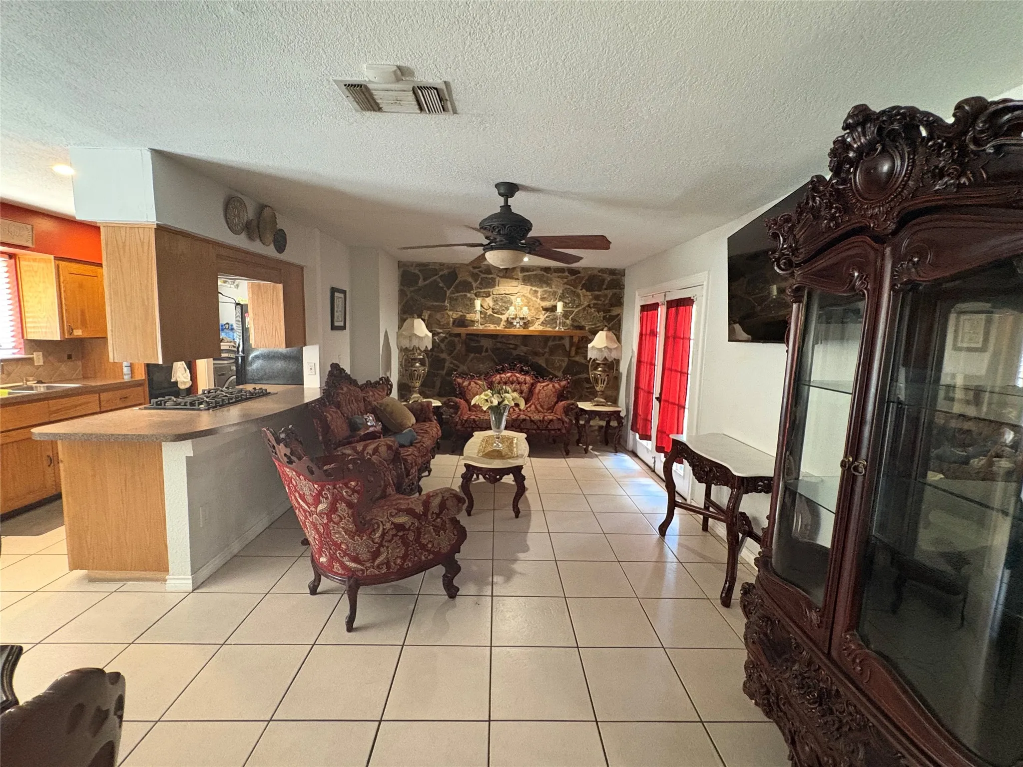 Single Family Residence For Sale in Tarrant County , 3401 Hampshire Drive, Arlington, Texas 76013, 3 Bedroom, 2 Bathroom, 1 Garage spaces, 2,063 Sqft, built in 1966, mls#21255265, Real Estate Agent in Arlington, Homes For Sale in Tarrant county, Homes For Sale in Arlington, Realtor in Arlington Texas, Real Estate Brokerage Independent Realty Texas, Luminita Cordes Realtor