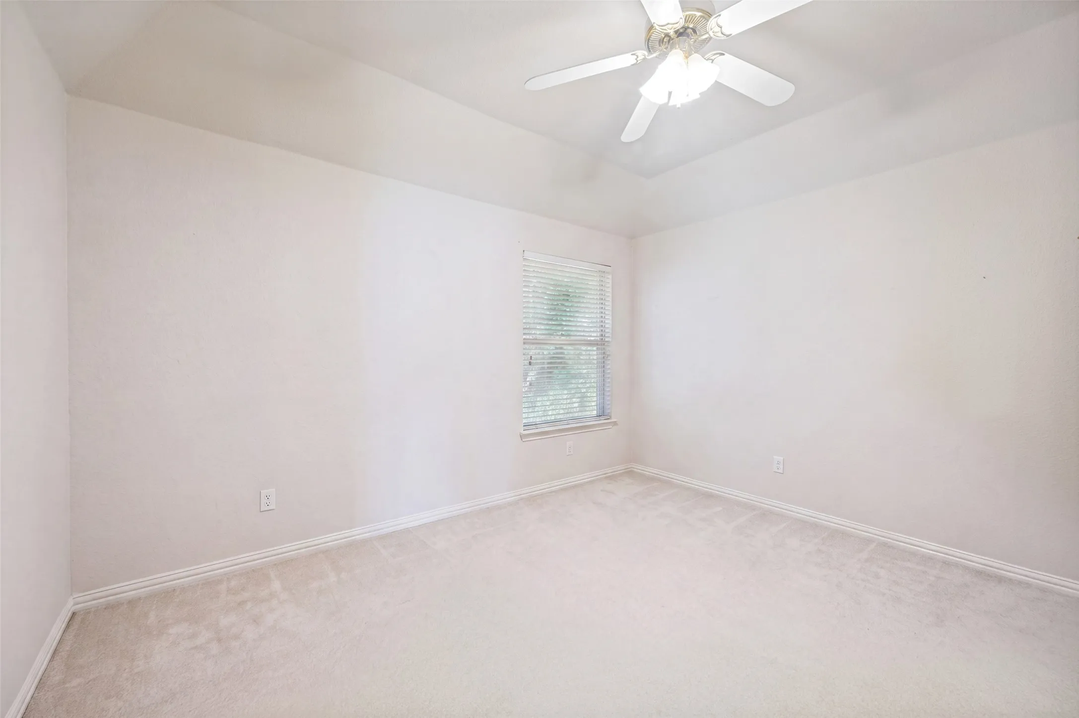 Single Family Residence For Sale in Denton County , 111 Red Bluff Drive, Hickory Creek, Texas 75065, 4 Bedroom, 5 Bathroom, 3 Garage spaces, 3,939 Sqft, built in 1999, mls#21253465, Real Estate Agent in Hickory Creek, Homes For Sale in Denton county, Homes For Sale in Hickory Creek, Realtor in Hickory Creek Texas, Real Estate Brokerage Independent Realty Texas, Luminita Cordes Realtor