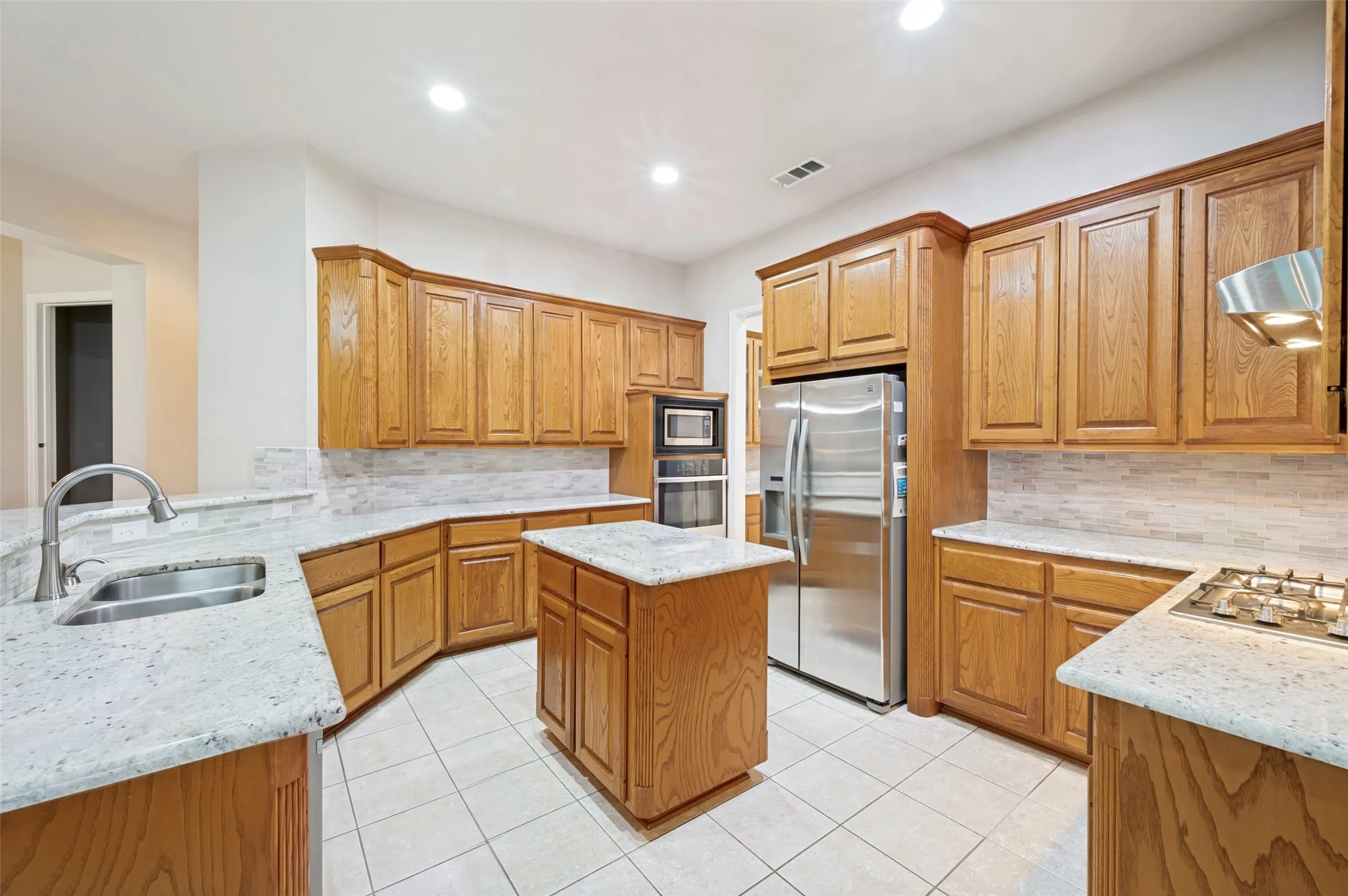 Single Family Residence For Sale in Denton County , 111 Red Bluff Drive, Hickory Creek, Texas 75065, 4 Bedroom, 5 Bathroom, 3 Garage spaces, 3,939 Sqft, built in 1999, mls#21253465, Real Estate Agent in Hickory Creek, Homes For Sale in Denton county, Homes For Sale in Hickory Creek, Realtor in Hickory Creek Texas, Real Estate Brokerage Independent Realty Texas, Luminita Cordes Realtor