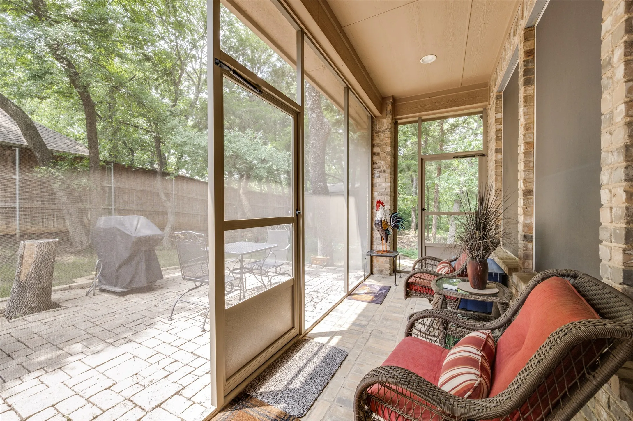 Single Family Residence For Sale in Denton County , 111 Red Bluff Drive, Hickory Creek, Texas 75065, 4 Bedroom, 5 Bathroom, 3 Garage spaces, 3,939 Sqft, built in 1999, mls#21253465, Real Estate Agent in Hickory Creek, Homes For Sale in Denton county, Homes For Sale in Hickory Creek, Realtor in Hickory Creek Texas, Real Estate Brokerage Independent Realty Texas, Luminita Cordes Realtor