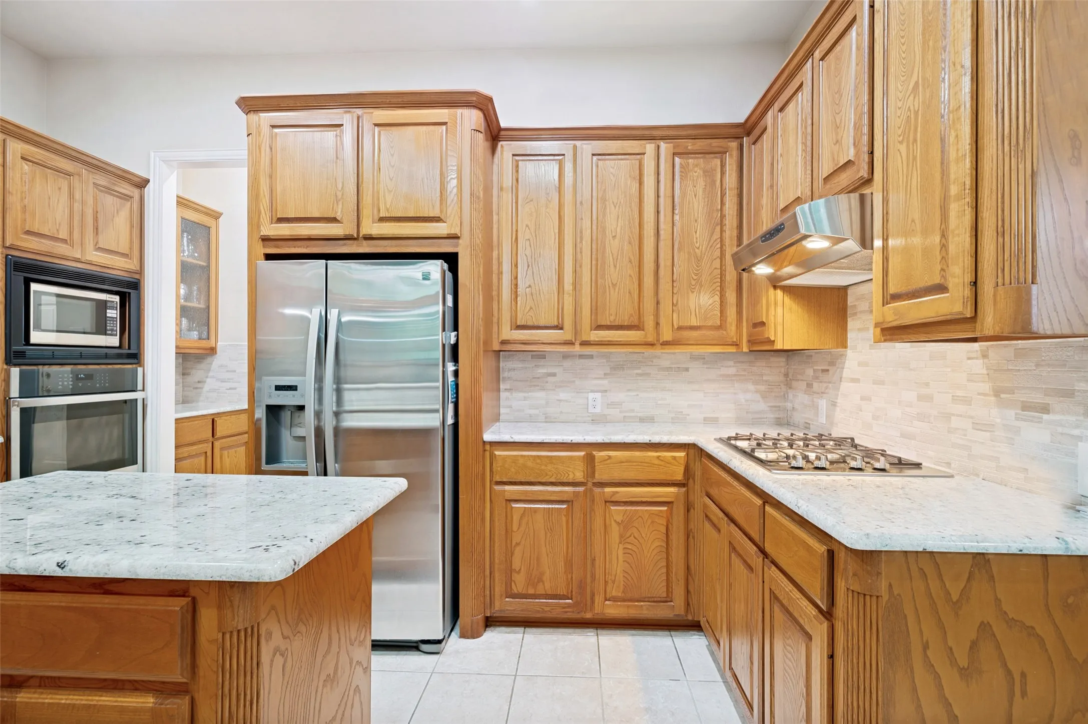 Single Family Residence For Sale in Denton County , 111 Red Bluff Drive, Hickory Creek, Texas 75065, 4 Bedroom, 5 Bathroom, 3 Garage spaces, 3,939 Sqft, built in 1999, mls#21253465, Real Estate Agent in Hickory Creek, Homes For Sale in Denton county, Homes For Sale in Hickory Creek, Realtor in Hickory Creek Texas, Real Estate Brokerage Independent Realty Texas, Luminita Cordes Realtor