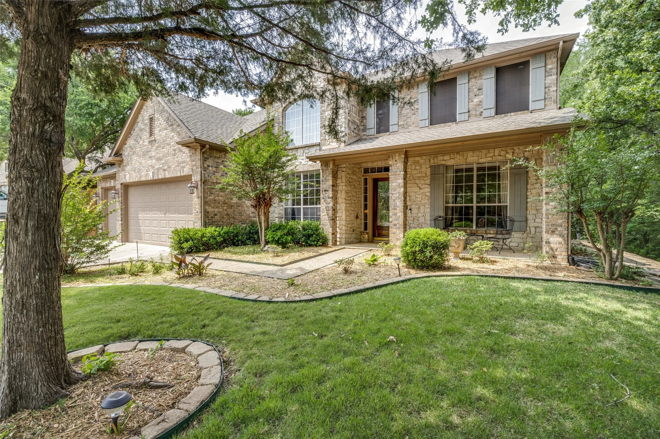 Single Family Residence For Sale in Denton County , 111 Red Bluff Drive, Hickory Creek, Texas 75065, 4 Bedroom, 5 Bathroom, 3 Garage spaces, 3,939 Sqft, built in 1999, mls#21253465, Real Estate Agent in Hickory Creek, Homes For Sale in Denton county, Homes For Sale in Hickory Creek, Realtor in Hickory Creek Texas, Real Estate Brokerage Independent Realty Texas, Luminita Cordes Realtor