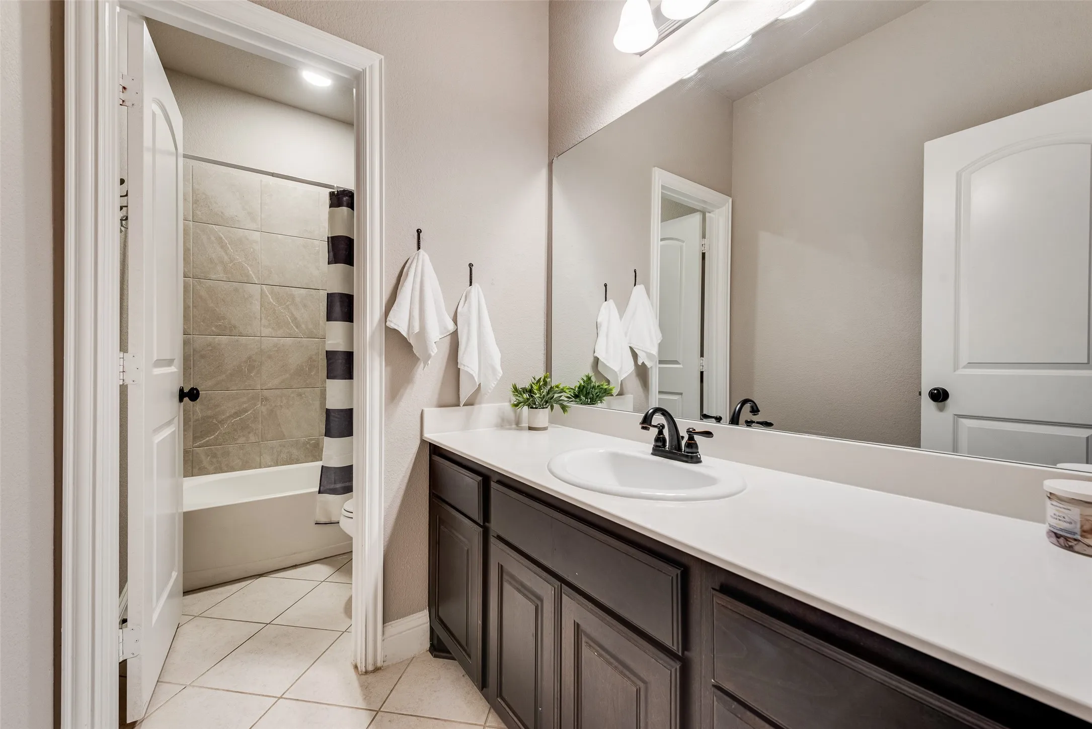 Single Family Residence For Sale in Collin County , 3012 Winchester Avenue, Melissa, Texas 75454, 4 Bedroom, 2 Bathroom, 2 Garage spaces, 2,226 Sqft, built in 2018, mls#21253549, Real Estate Agent in Melissa, Homes For Sale in Collin county, Homes For Sale in Melissa, Realtor in Melissa Texas, Real Estate Brokerage Independent Realty Texas, Luminita Cordes Realtor