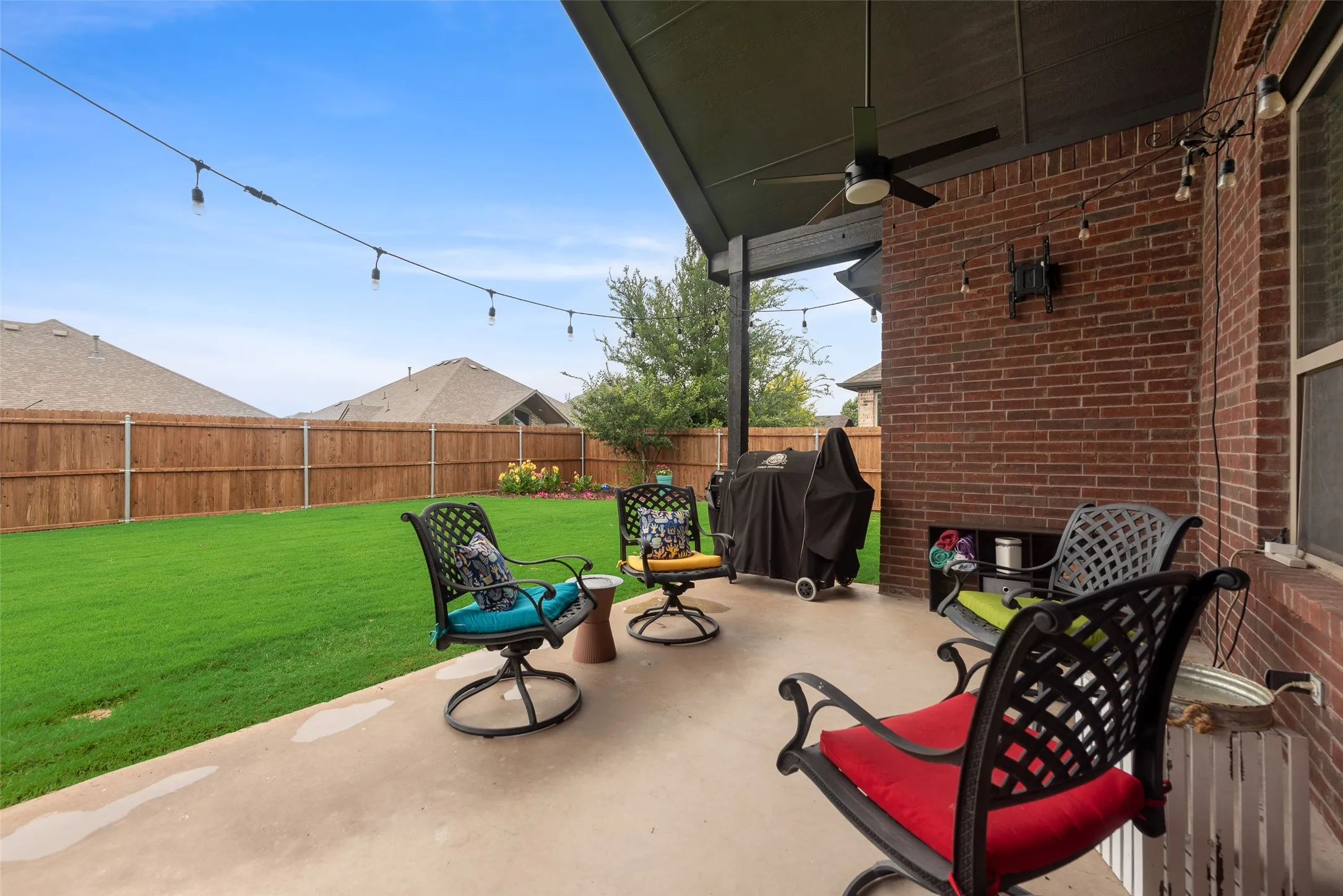 Single Family Residence For Sale in Collin County , 3012 Winchester Avenue, Melissa, Texas 75454, 4 Bedroom, 2 Bathroom, 2 Garage spaces, 2,226 Sqft, built in 2018, mls#21253549, Real Estate Agent in Melissa, Homes For Sale in Collin county, Homes For Sale in Melissa, Realtor in Melissa Texas, Real Estate Brokerage Independent Realty Texas, Luminita Cordes Realtor