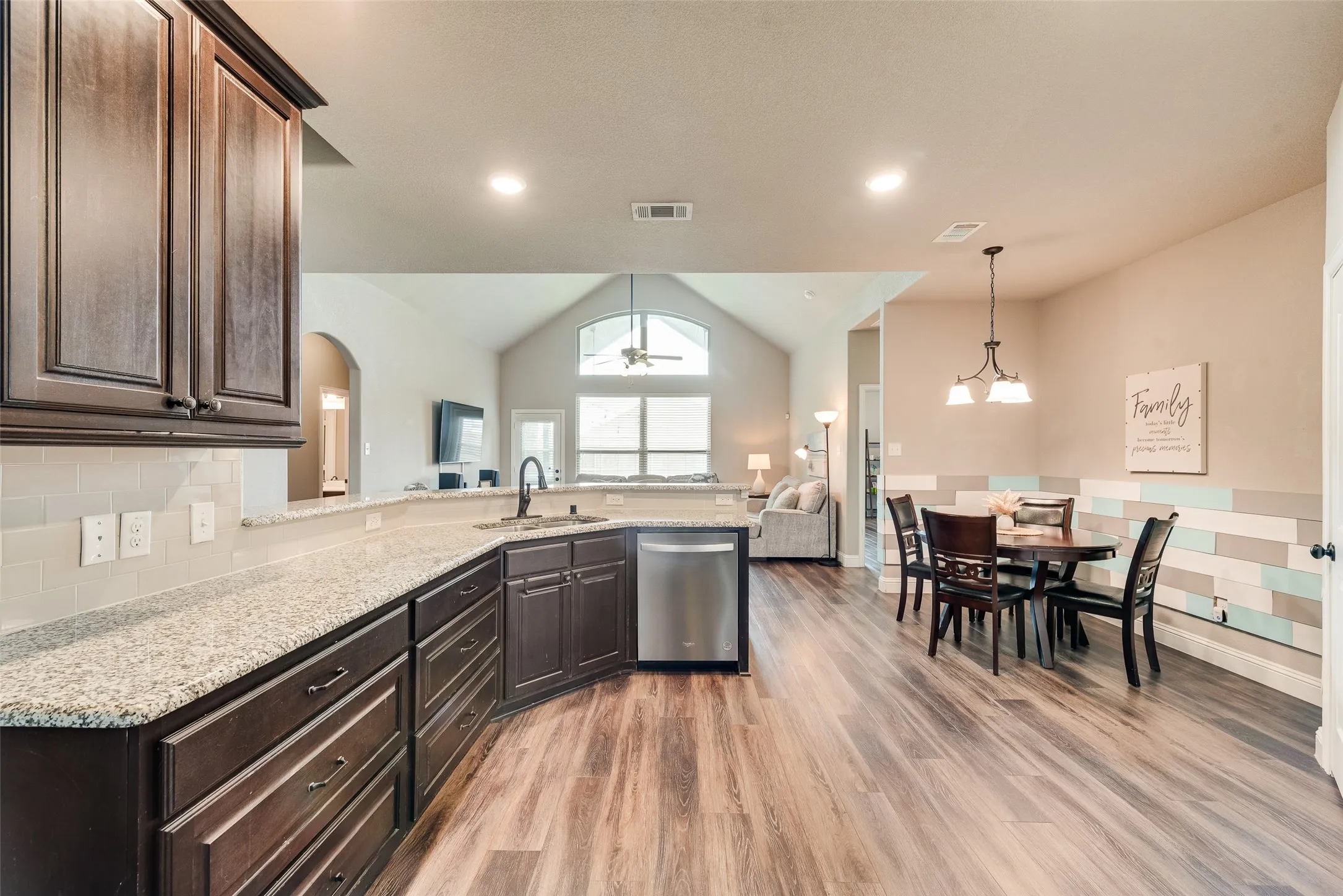Single Family Residence For Sale in Collin County , 3012 Winchester Avenue, Melissa, Texas 75454, 4 Bedroom, 2 Bathroom, 2 Garage spaces, 2,226 Sqft, built in 2018, mls#21253549, Real Estate Agent in Melissa, Homes For Sale in Collin county, Homes For Sale in Melissa, Realtor in Melissa Texas, Real Estate Brokerage Independent Realty Texas, Luminita Cordes Realtor