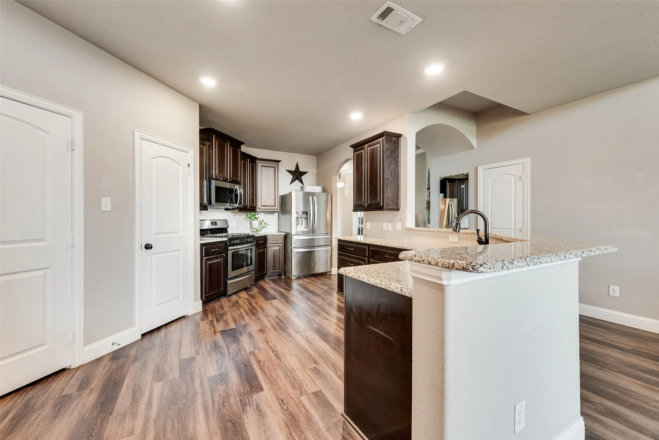 Single Family Residence For Sale in Collin County , 3012 Winchester Avenue, Melissa, Texas 75454, 4 Bedroom, 2 Bathroom, 2 Garage spaces, 2,226 Sqft, built in 2018, mls#21253549, Real Estate Agent in Melissa, Homes For Sale in Collin county, Homes For Sale in Melissa, Realtor in Melissa Texas, Real Estate Brokerage Independent Realty Texas, Luminita Cordes Realtor