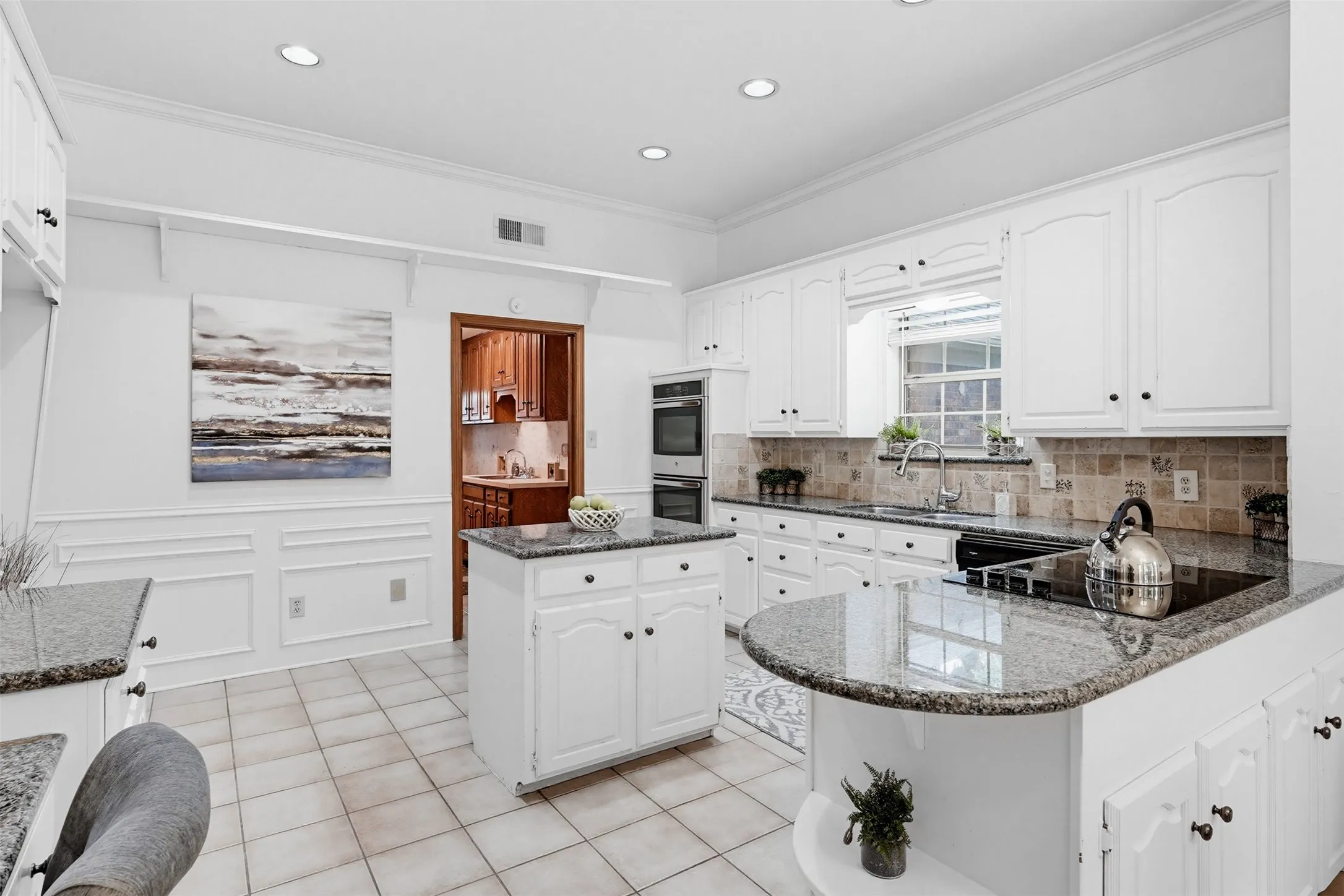 Single Family Residence For Sale in Parker County , 137 Lakeview Drive, Aledo, Texas 76008, 3 Bedroom, 4 Bathroom, 2 Garage spaces, 3,448 Sqft, built in 1988, Preowned, mls#21253770, Real Estate Agent in Aledo, Homes For Sale in Parker county, Homes For Sale in Aledo, Realtor in Aledo Texas, Real Estate Brokerage Independent Realty Texas, Luminita Cordes Realtor