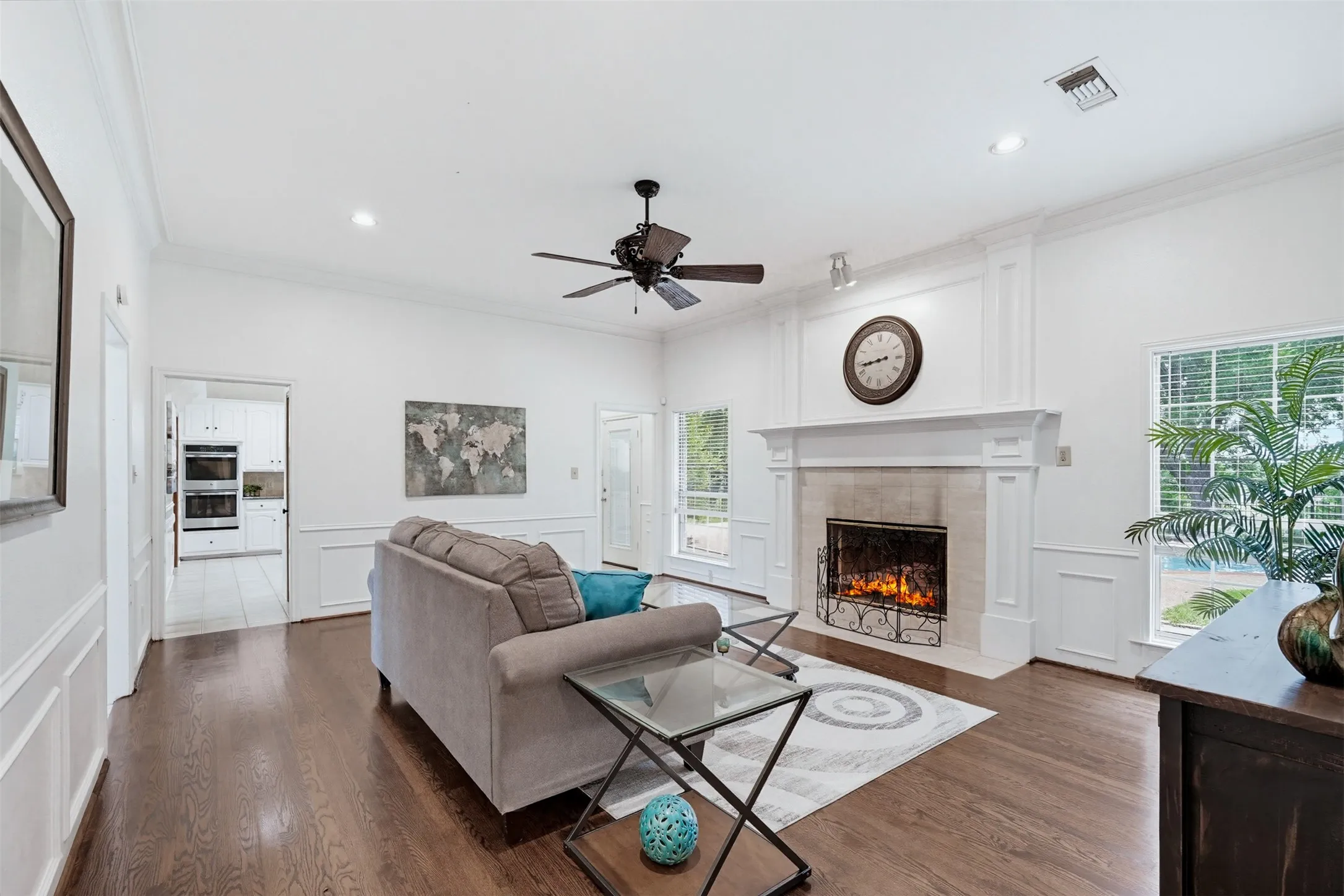 Single Family Residence For Sale in Parker County , 137 Lakeview Drive, Aledo, Texas 76008, 3 Bedroom, 4 Bathroom, 2 Garage spaces, 3,448 Sqft, built in 1988, Preowned, mls#21253770, Real Estate Agent in Aledo, Homes For Sale in Parker county, Homes For Sale in Aledo, Realtor in Aledo Texas, Real Estate Brokerage Independent Realty Texas, Luminita Cordes Realtor