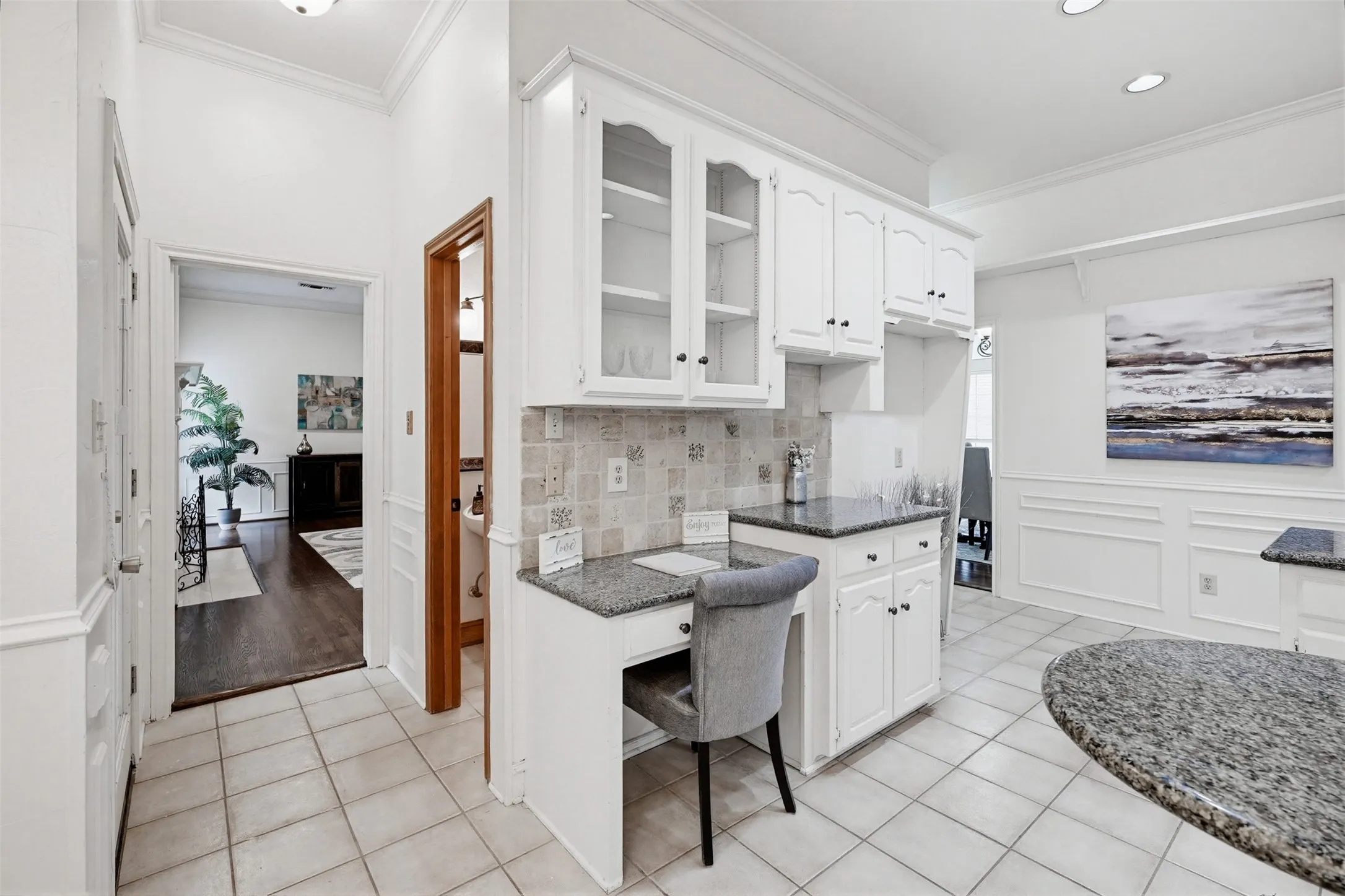 Single Family Residence For Sale in Parker County , 137 Lakeview Drive, Aledo, Texas 76008, 3 Bedroom, 4 Bathroom, 2 Garage spaces, 3,448 Sqft, built in 1988, Preowned, mls#21253770, Real Estate Agent in Aledo, Homes For Sale in Parker county, Homes For Sale in Aledo, Realtor in Aledo Texas, Real Estate Brokerage Independent Realty Texas, Luminita Cordes Realtor