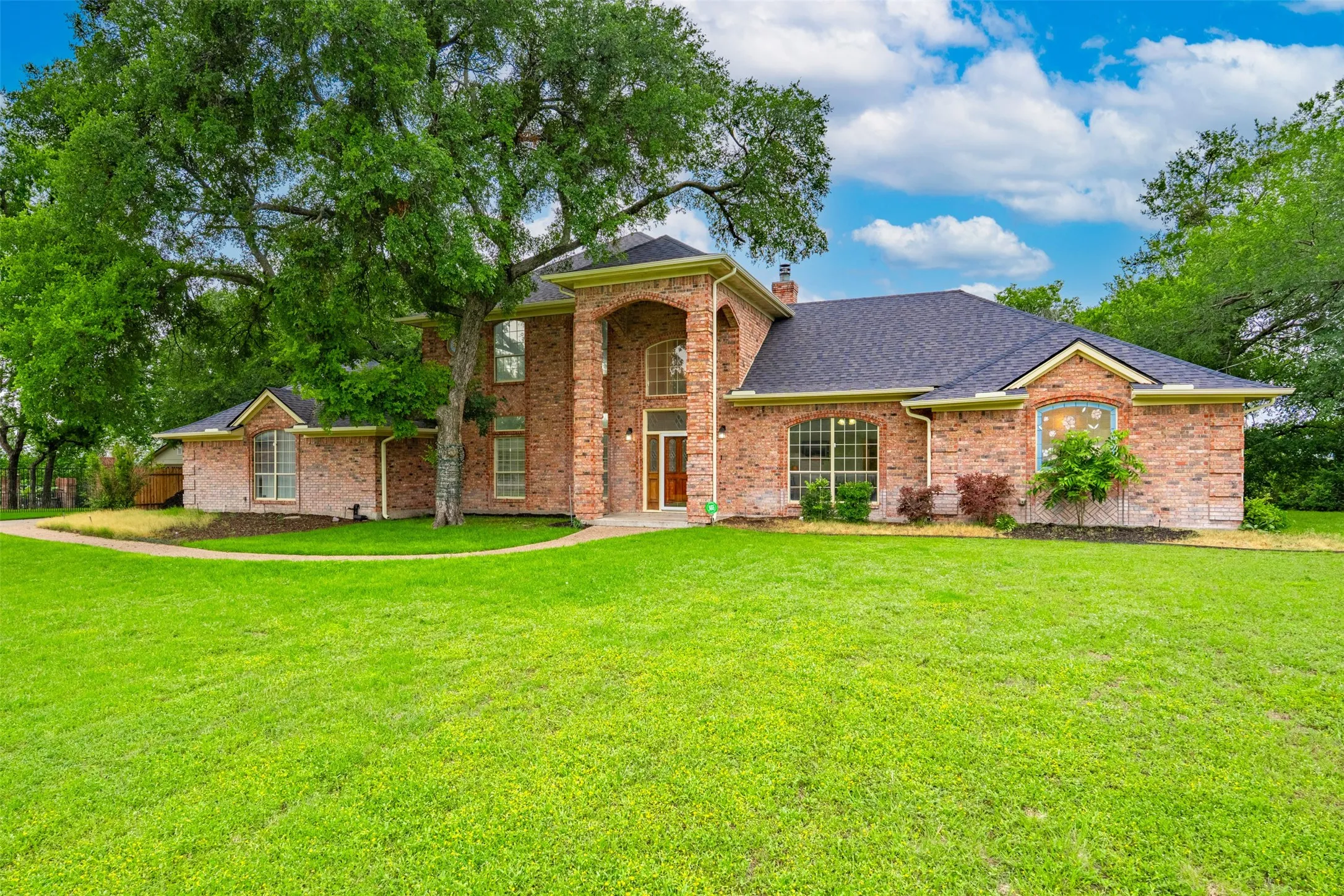 Single Family Residence For Sale in Parker County , 137 Lakeview Drive, Aledo, Texas 76008, 3 Bedroom, 4 Bathroom, 2 Garage spaces, 3,448 Sqft, built in 1988, Preowned, mls#21253770, Real Estate Agent in Aledo, Homes For Sale in Parker county, Homes For Sale in Aledo, Realtor in Aledo Texas, Real Estate Brokerage Independent Realty Texas, Luminita Cordes Realtor
