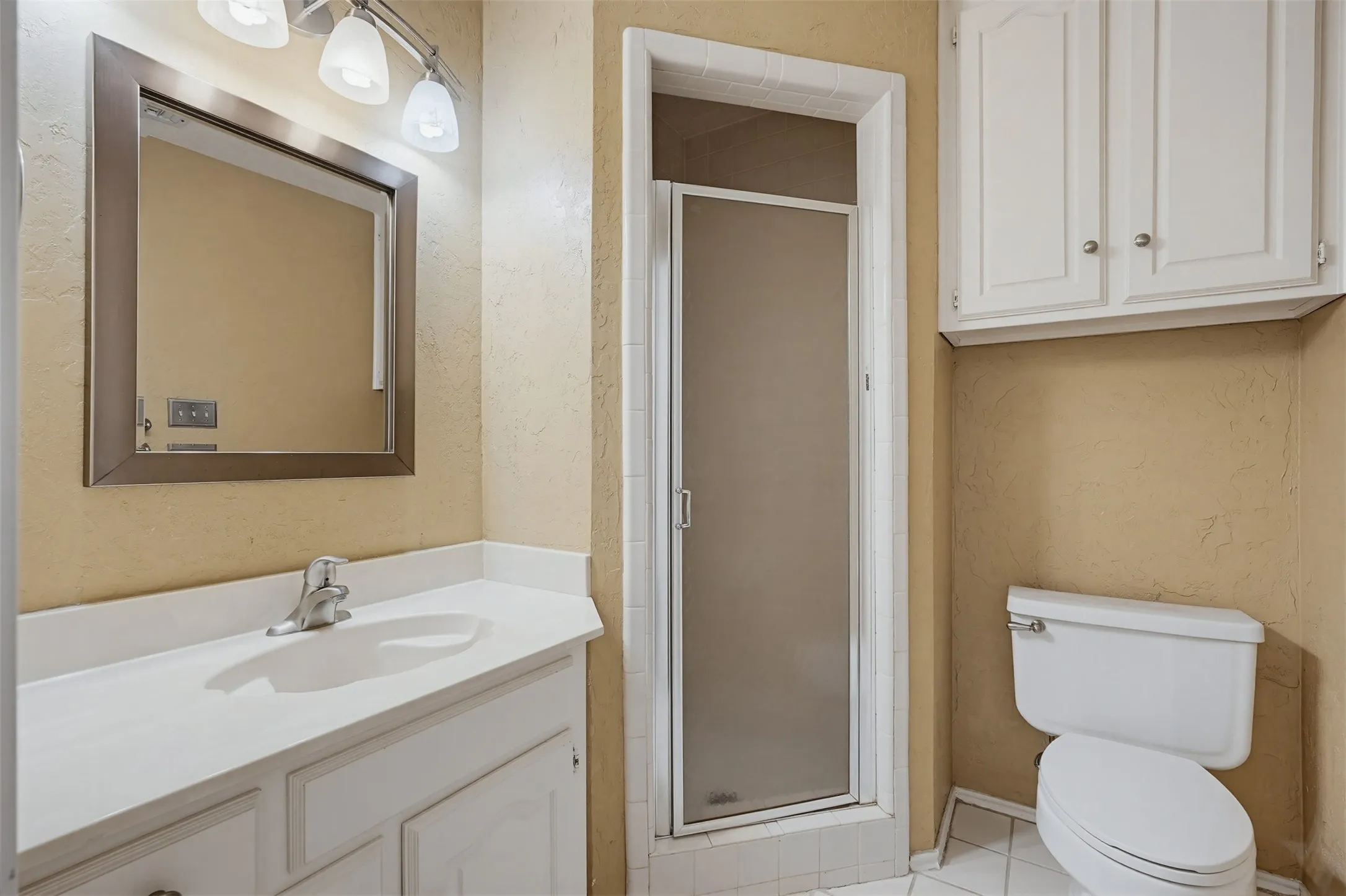 Hall bathroom upstairs.