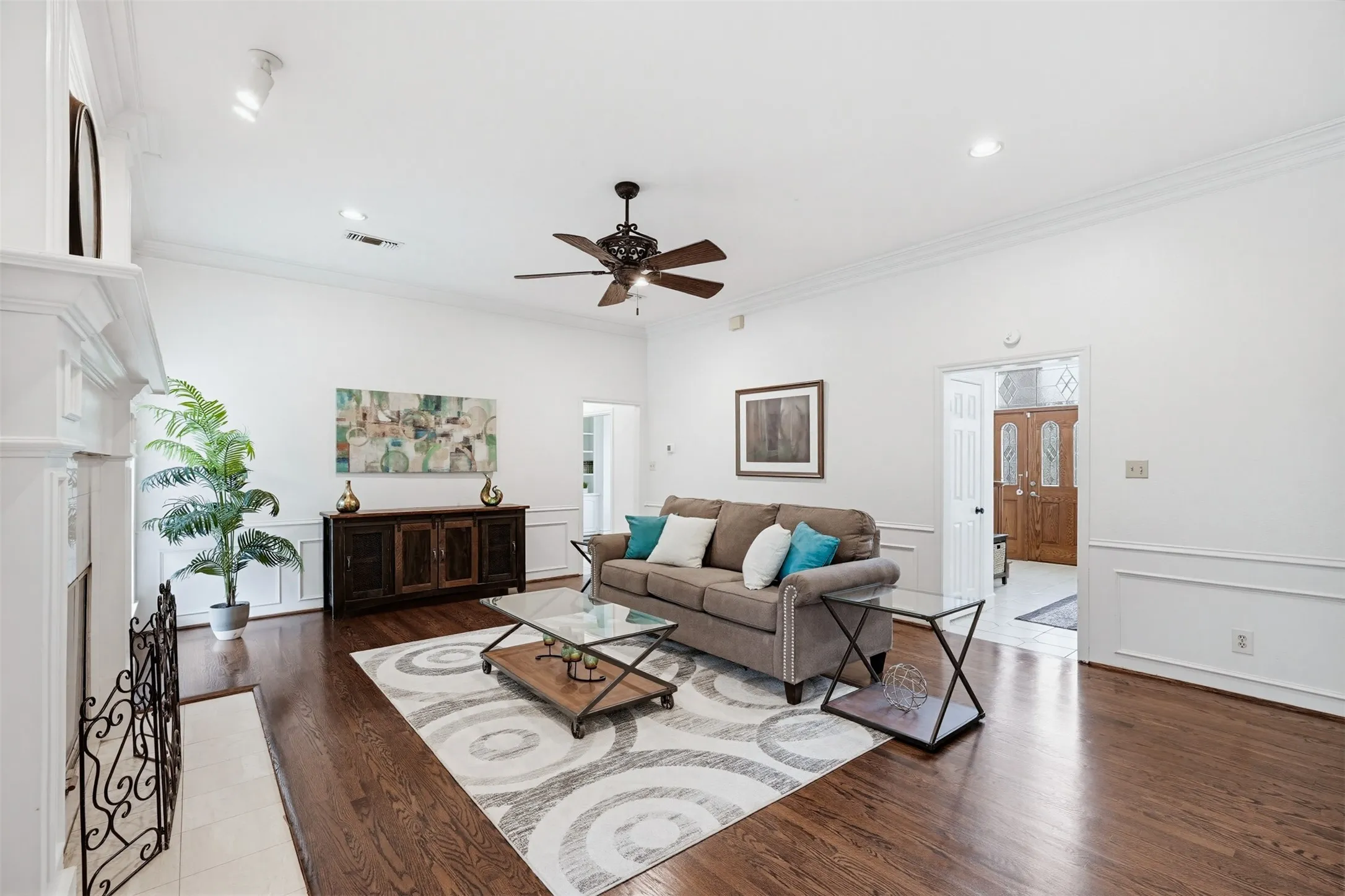 Single Family Residence For Sale in Parker County , 137 Lakeview Drive, Aledo, Texas 76008, 3 Bedroom, 4 Bathroom, 2 Garage spaces, 3,448 Sqft, built in 1988, Preowned, mls#21253770, Real Estate Agent in Aledo, Homes For Sale in Parker county, Homes For Sale in Aledo, Realtor in Aledo Texas, Real Estate Brokerage Independent Realty Texas, Luminita Cordes Realtor