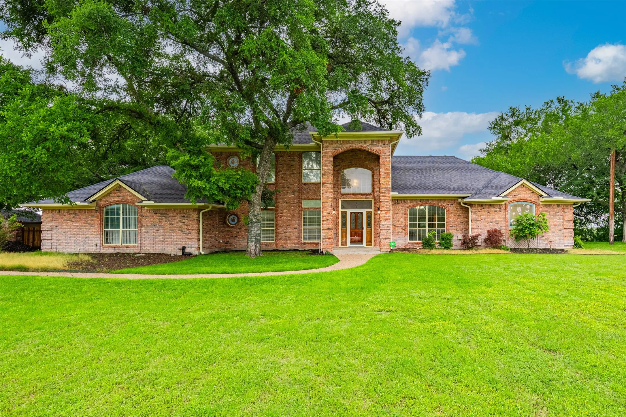 Single Family Residence For Sale in Parker County , 137 Lakeview Drive, Aledo, Texas 76008, 3 Bedroom, 4 Bathroom, 2 Garage spaces, 3,448 Sqft, built in 1988, Preowned, mls#21253770, Real Estate Agent in Aledo, Homes For Sale in Parker county, Homes For Sale in Aledo, Realtor in Aledo Texas, Real Estate Brokerage Independent Realty Texas, Luminita Cordes Realtor