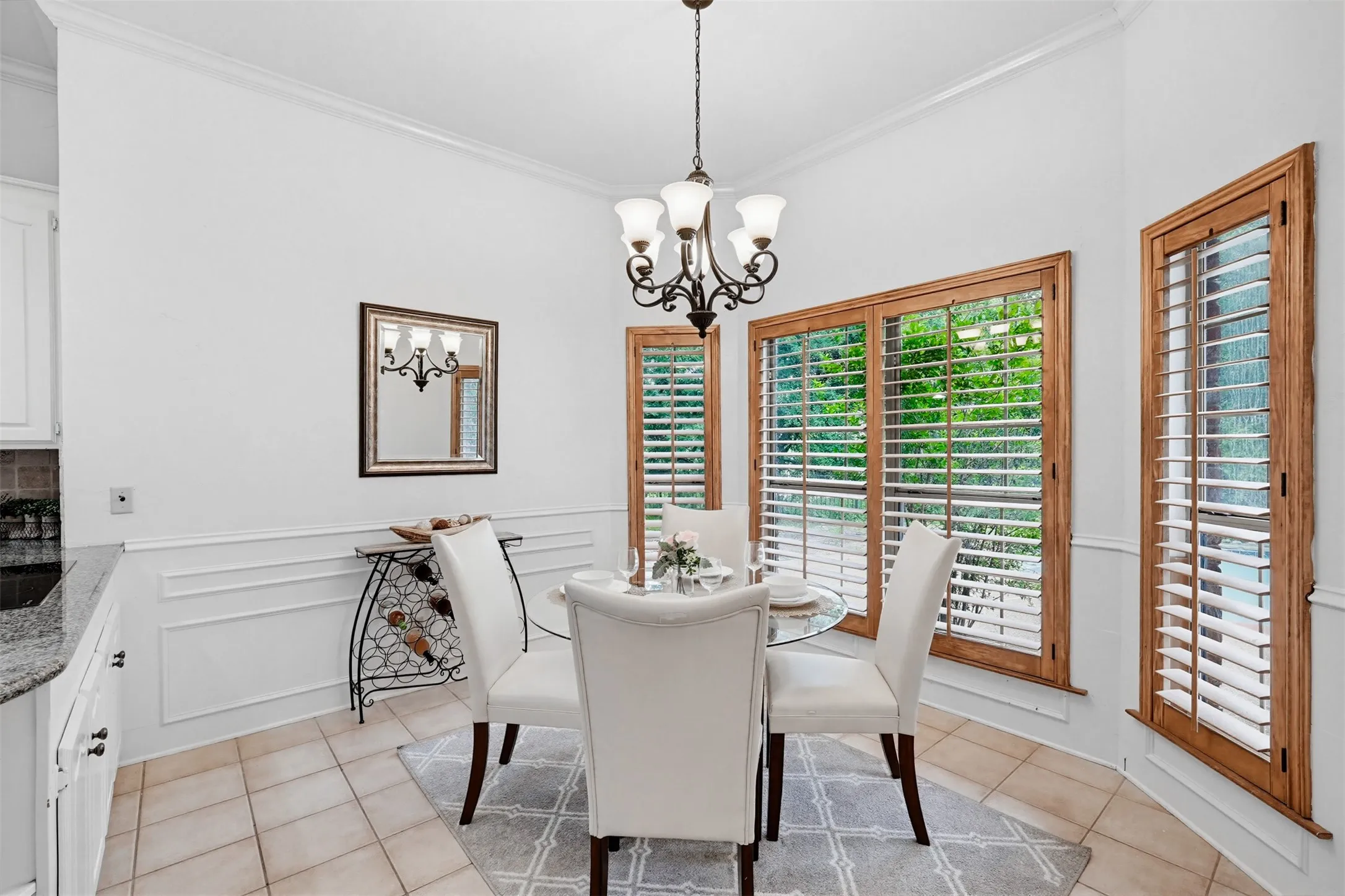 Breakfast room.