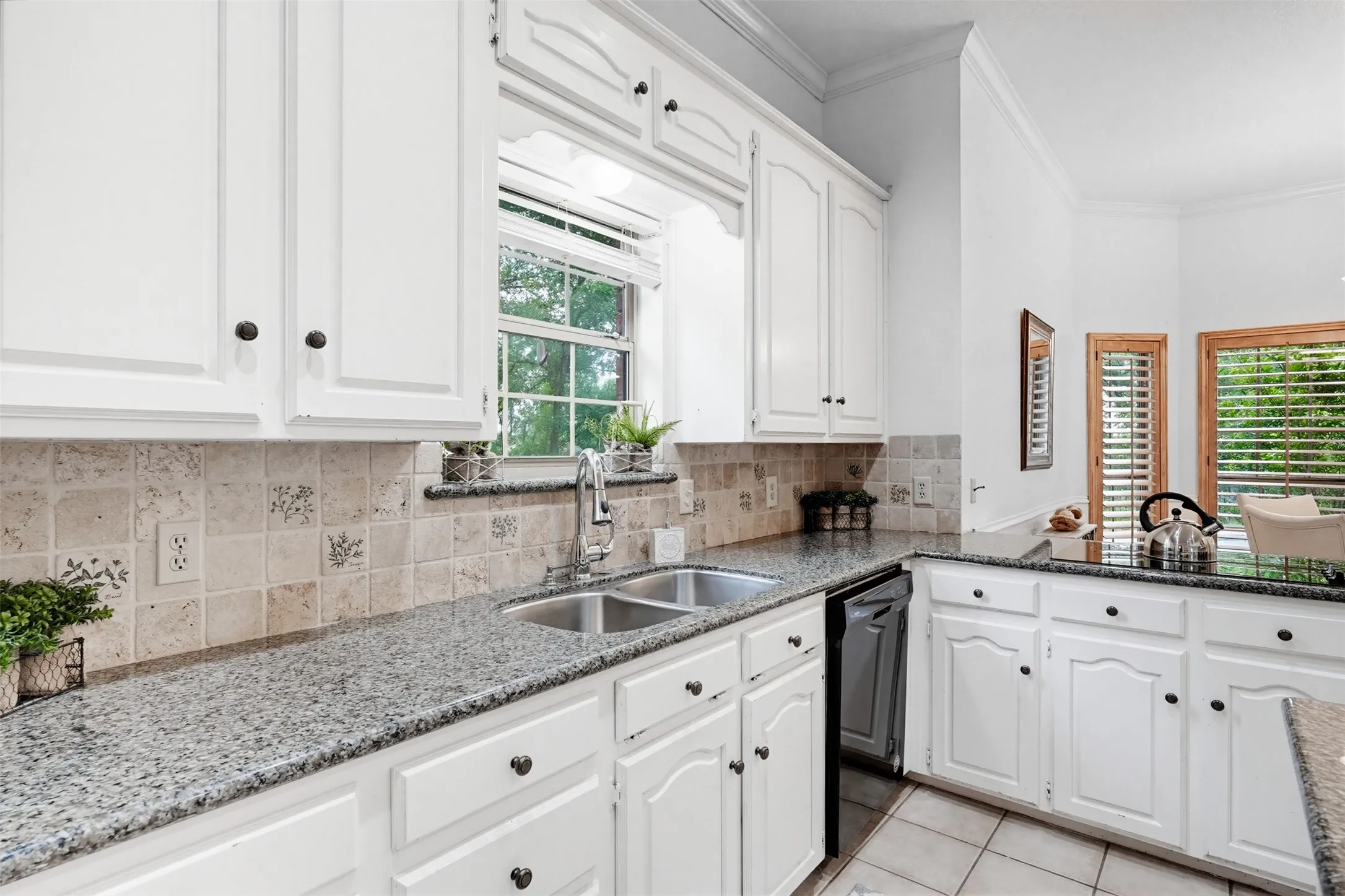 Single Family Residence For Sale in Parker County , 137 Lakeview Drive, Aledo, Texas 76008, 3 Bedroom, 4 Bathroom, 2 Garage spaces, 3,448 Sqft, built in 1988, Preowned, mls#21253770, Real Estate Agent in Aledo, Homes For Sale in Parker county, Homes For Sale in Aledo, Realtor in Aledo Texas, Real Estate Brokerage Independent Realty Texas, Luminita Cordes Realtor