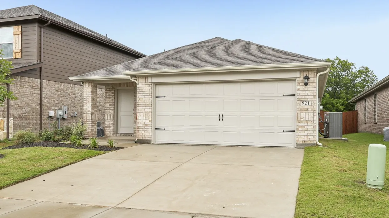 Single Family Residence For Sale in Grayson County , 921 Jefferson Way, Sherman, Texas 75090, 3 Bedroom, 2 Bathroom, 2 Garage spaces, 1,442 Sqft, built in 2025, New Construction - Complete, mls#21255296, Real Estate Agent in Sherman, Homes For Sale in Grayson county, Homes For Sale in Sherman, Realtor in Sherman Texas, Real Estate Brokerage Independent Realty Texas, Luminita Cordes Realtor