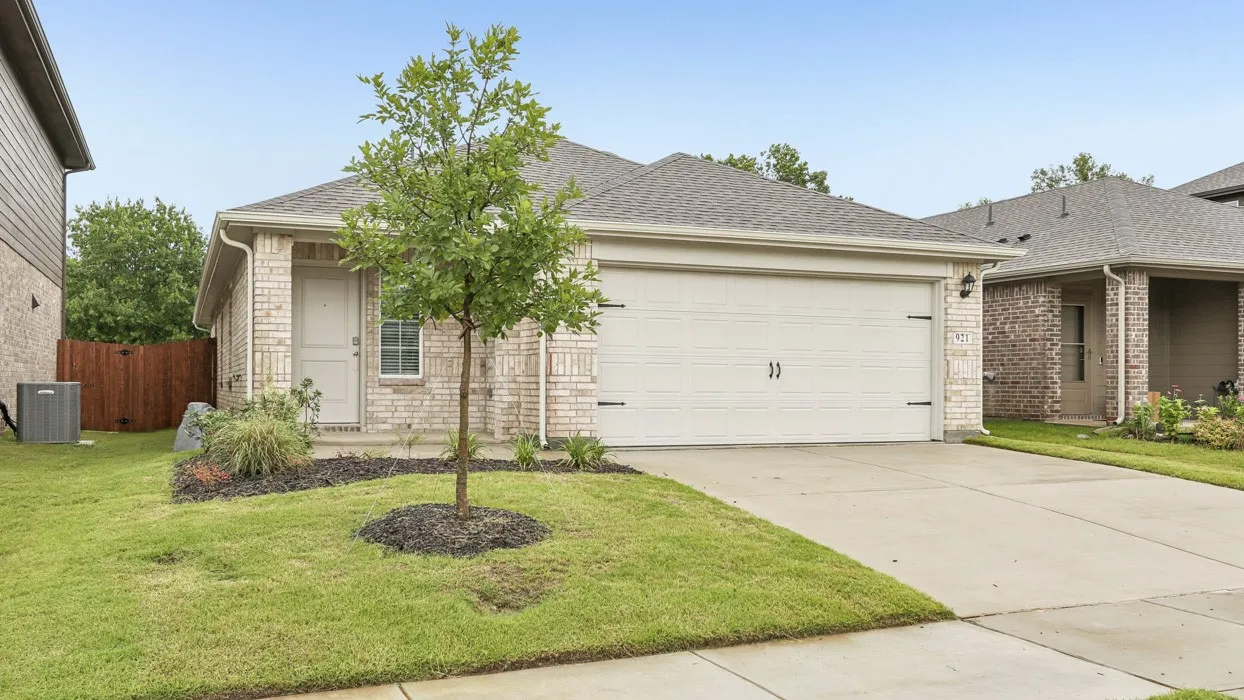 Single Family Residence For Sale in Grayson County , 921 Jefferson Way, Sherman, Texas 75090, 3 Bedroom, 2 Bathroom, 2 Garage spaces, 1,442 Sqft, built in 2025, New Construction - Complete, mls#21255296, Real Estate Agent in Sherman, Homes For Sale in Grayson county, Homes For Sale in Sherman, Realtor in Sherman Texas, Real Estate Brokerage Independent Realty Texas, Luminita Cordes Realtor