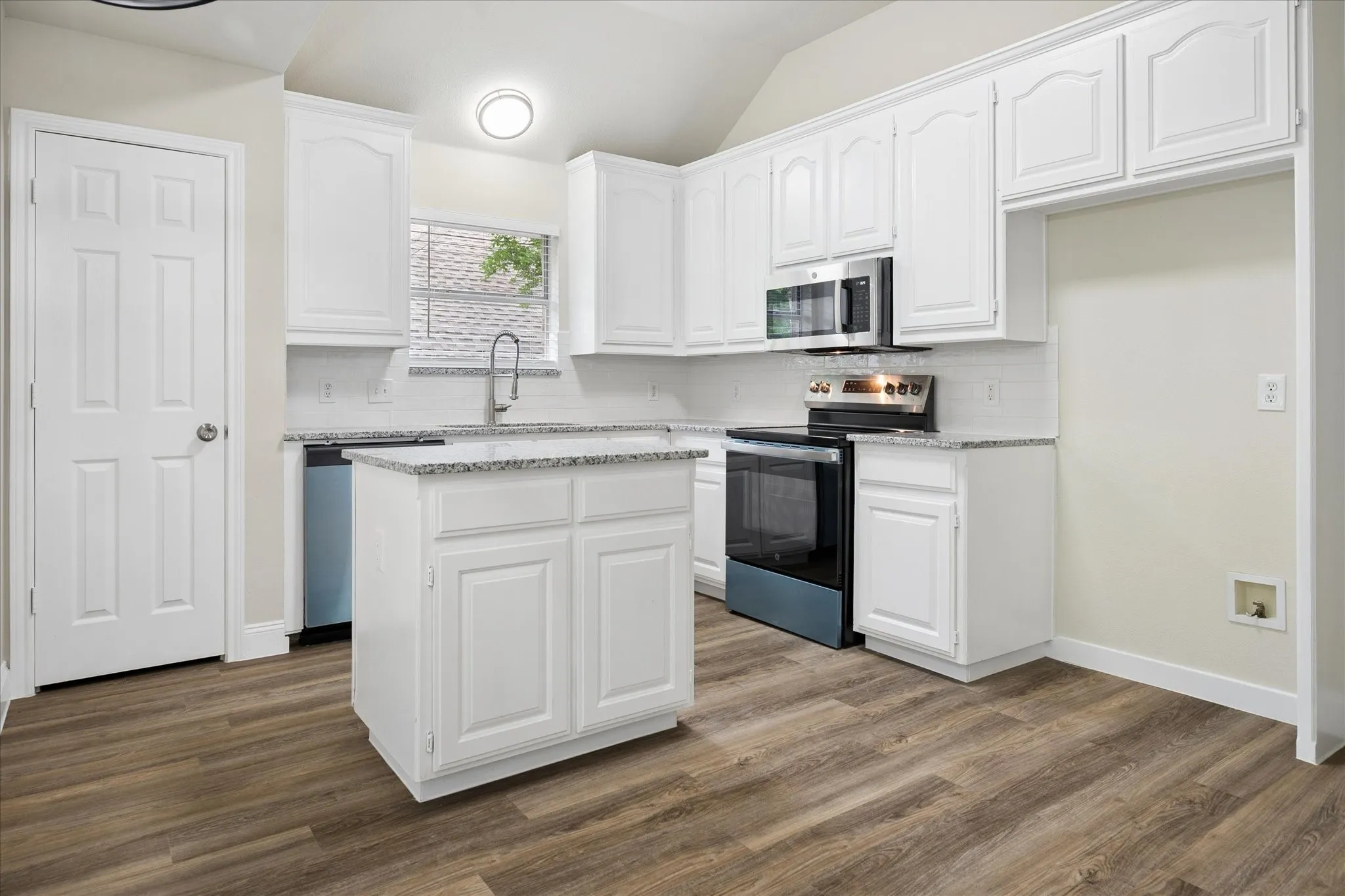 Single Family Residence For Sale in Tarrant County , 7205 Elm Wood Drive, North Richland Hills, Texas 76182, 4 Bedrooms, 2 Bathrooms, 2 Garage spaces, 1,846 Sqft, built in 1998, Price $439,900, mls#21251201, Real Estate Agent in North Richland Hills, Homes For Sale in Tarrant county, Homes For Sale in North Richland Hills, Realtor in North Richland Hills Texas, Real Estate Brokerage Independent Realty Texas, Luminita Cordes Realtor