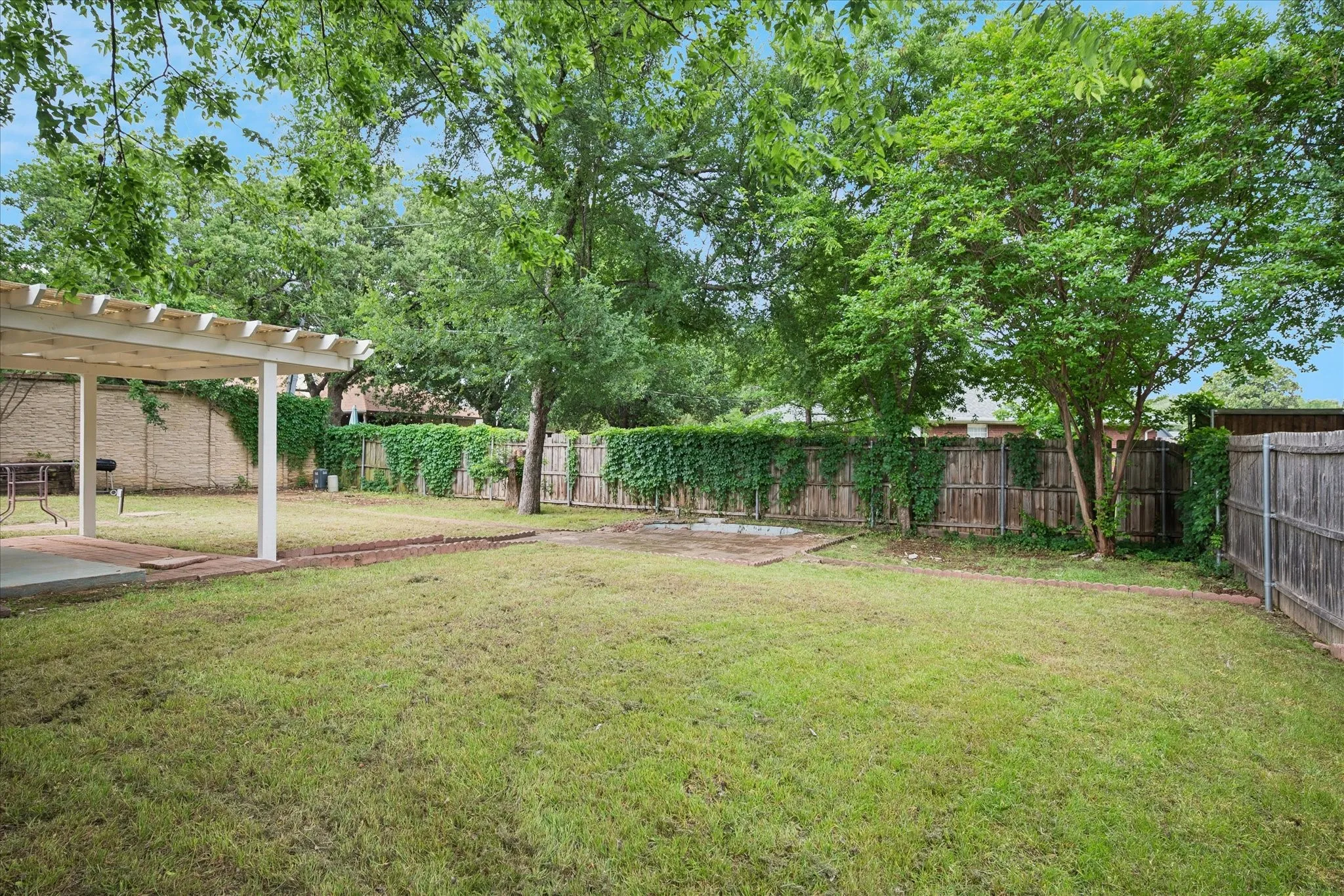 Single Family Residence For Sale in Tarrant County , 7205 Elm Wood Drive, North Richland Hills, Texas 76182, 4 Bedrooms, 2 Bathrooms, 2 Garage spaces, 1,846 Sqft, built in 1998, Price $439,900, mls#21251201, Real Estate Agent in North Richland Hills, Homes For Sale in Tarrant county, Homes For Sale in North Richland Hills, Realtor in North Richland Hills Texas, Real Estate Brokerage Independent Realty Texas, Luminita Cordes Realtor