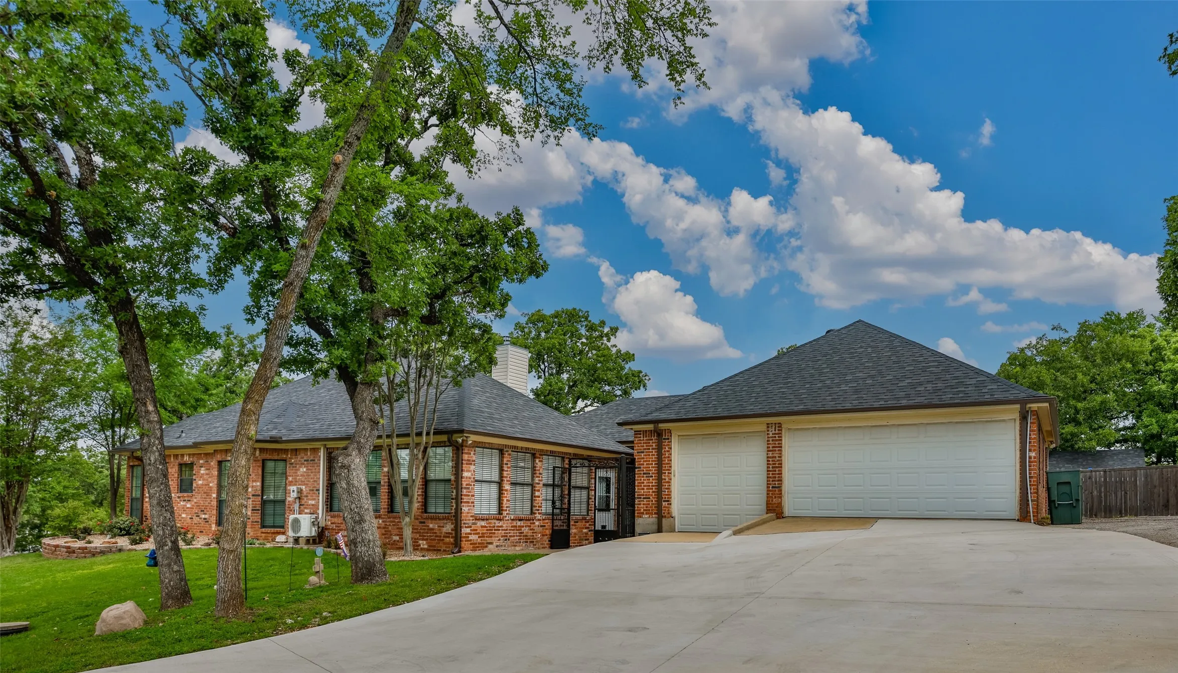 Space for lots of parking! Don't miss the golf cart garage!