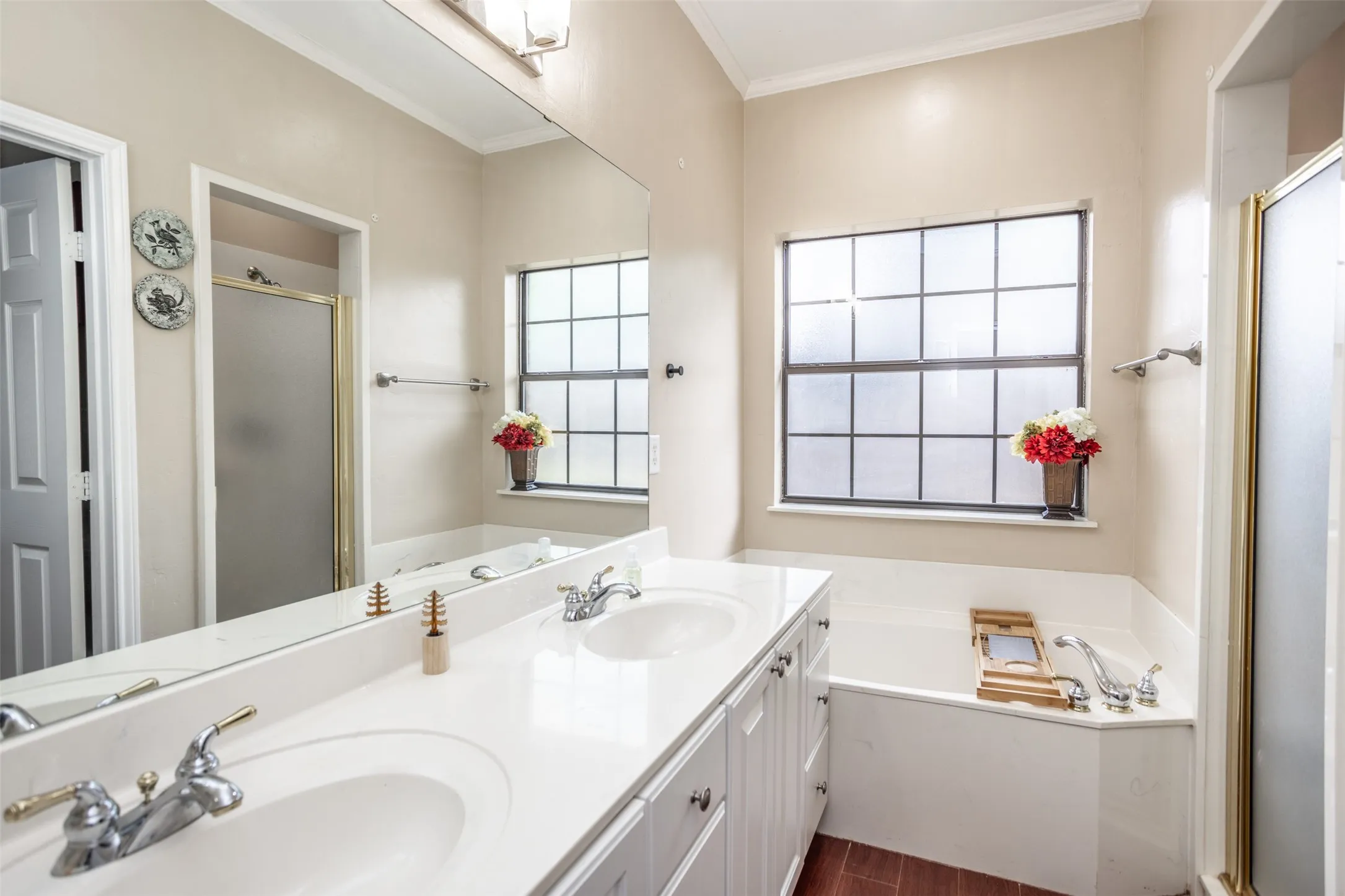Primary bath has double sinks, a soaking tub, and a walk-in shower.