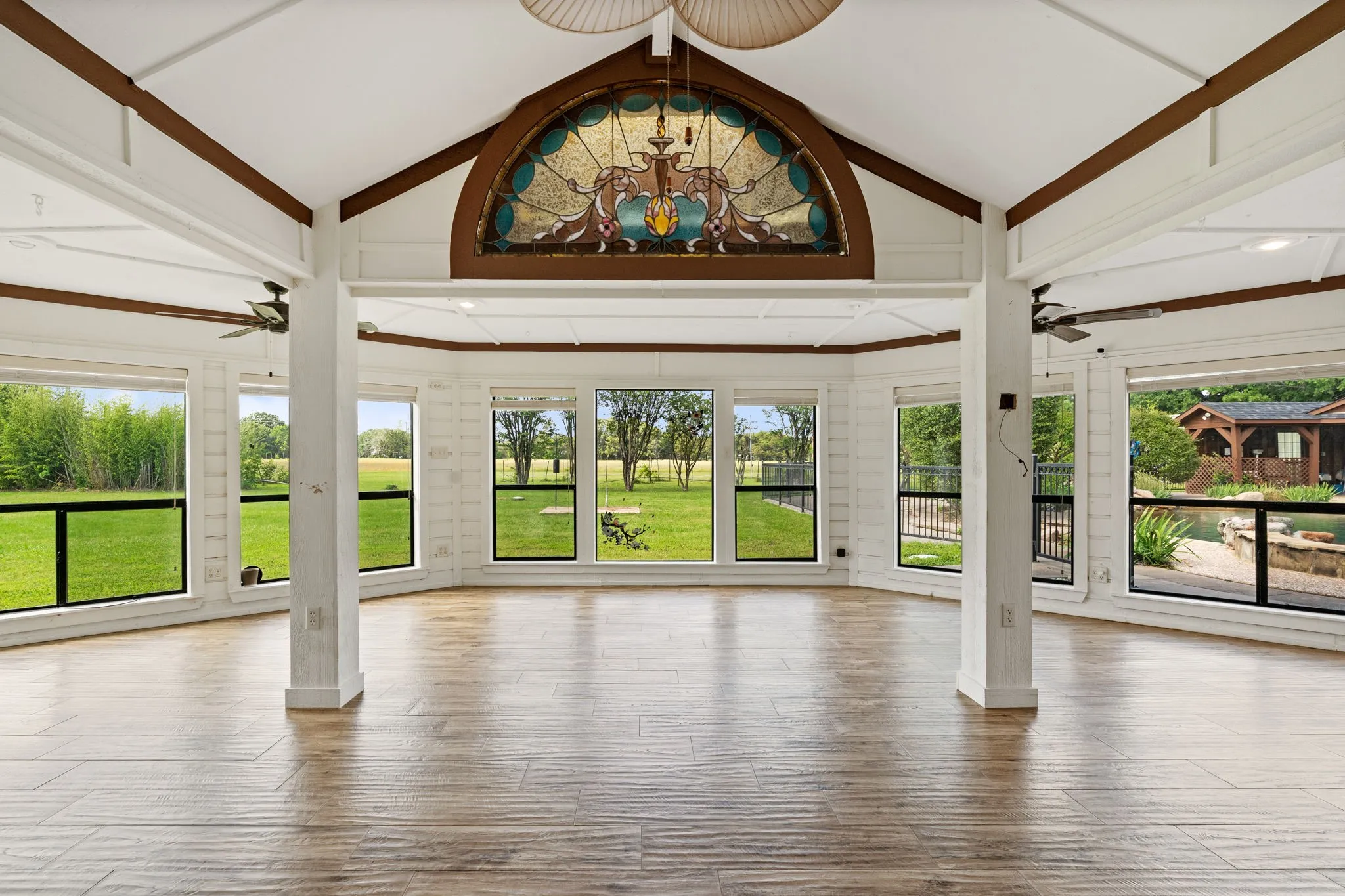 Single Family Residence For Sale in Hunt County , 1604 Hollow Way Lane, Quinlan, Texas 75474, 3 Bedroom, 2 Bathroom, 2 Garage spaces, 2,348 Sqft, built in 1987, Preowned, mls#21255097, Real Estate Agent in Quinlan, Homes For Sale in Hunt county, Homes For Sale in Quinlan, Realtor in Quinlan Texas, Real Estate Brokerage Independent Realty Texas, Luminita Cordes Realtor
