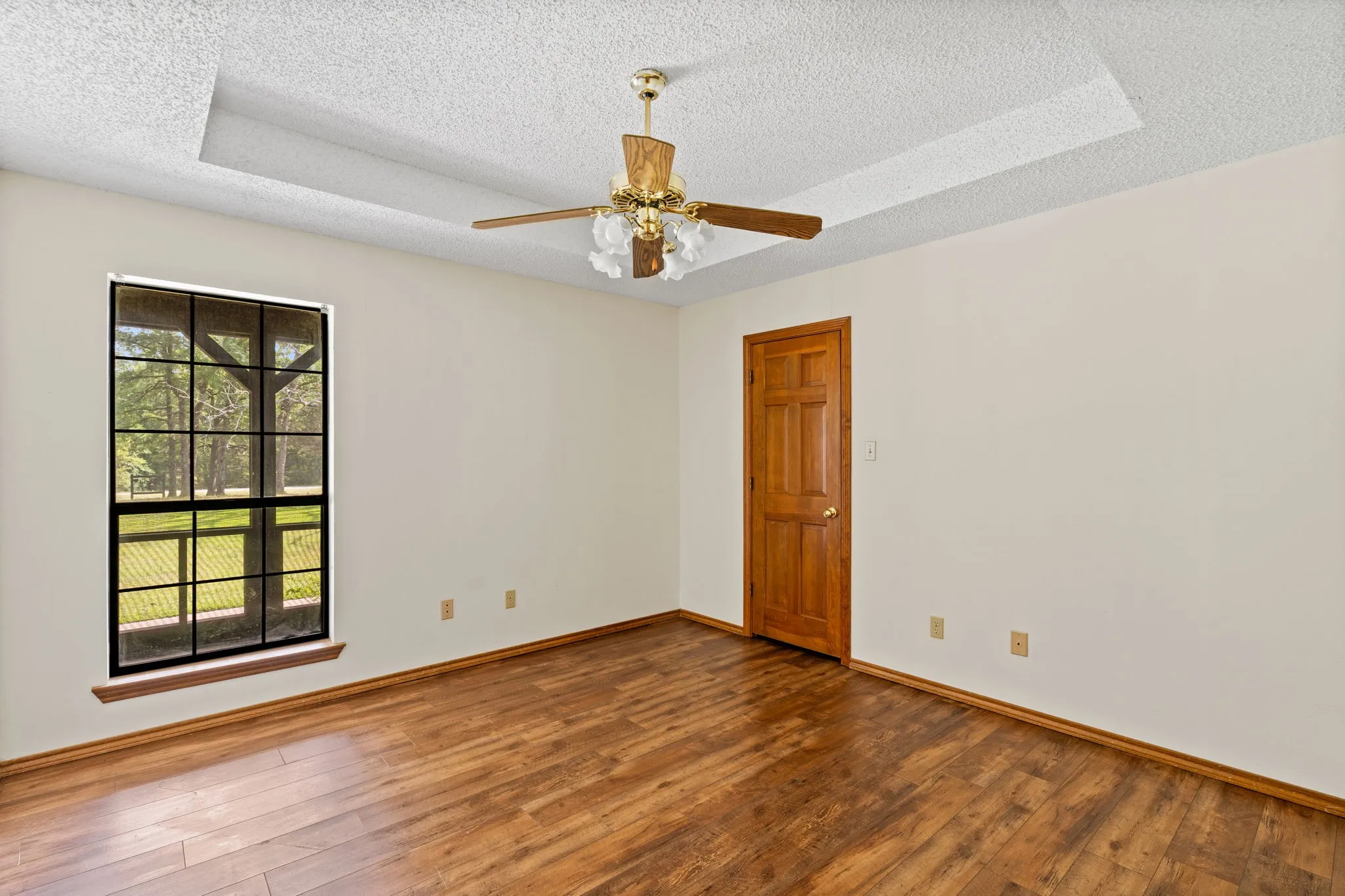Single Family Residence For Sale in Hunt County , 1604 Hollow Way Lane, Quinlan, Texas 75474, 3 Bedroom, 2 Bathroom, 2 Garage spaces, 2,348 Sqft, built in 1987, Preowned, mls#21255097, Real Estate Agent in Quinlan, Homes For Sale in Hunt county, Homes For Sale in Quinlan, Realtor in Quinlan Texas, Real Estate Brokerage Independent Realty Texas, Luminita Cordes Realtor