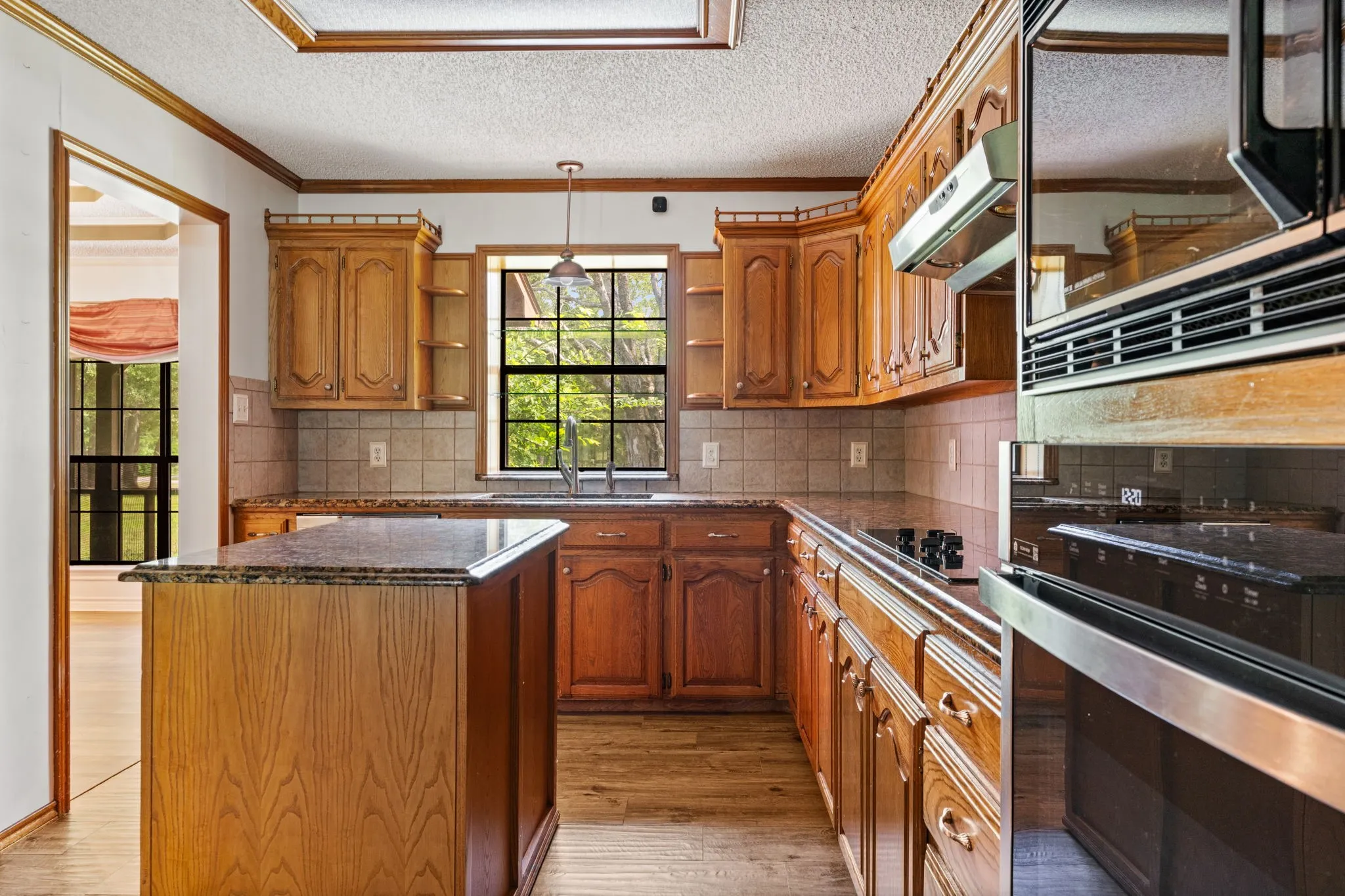 Single Family Residence For Sale in Hunt County , 1604 Hollow Way Lane, Quinlan, Texas 75474, 3 Bedroom, 2 Bathroom, 2 Garage spaces, 2,348 Sqft, built in 1987, Preowned, mls#21255097, Real Estate Agent in Quinlan, Homes For Sale in Hunt county, Homes For Sale in Quinlan, Realtor in Quinlan Texas, Real Estate Brokerage Independent Realty Texas, Luminita Cordes Realtor