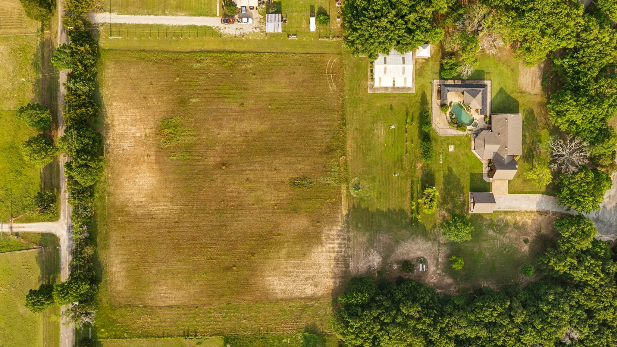 Single Family Residence For Sale in Hunt County , 1604 Hollow Way Lane, Quinlan, Texas 75474, 3 Bedroom, 2 Bathroom, 2 Garage spaces, 2,348 Sqft, built in 1987, Preowned, mls#21255097, Real Estate Agent in Quinlan, Homes For Sale in Hunt county, Homes For Sale in Quinlan, Realtor in Quinlan Texas, Real Estate Brokerage Independent Realty Texas, Luminita Cordes Realtor