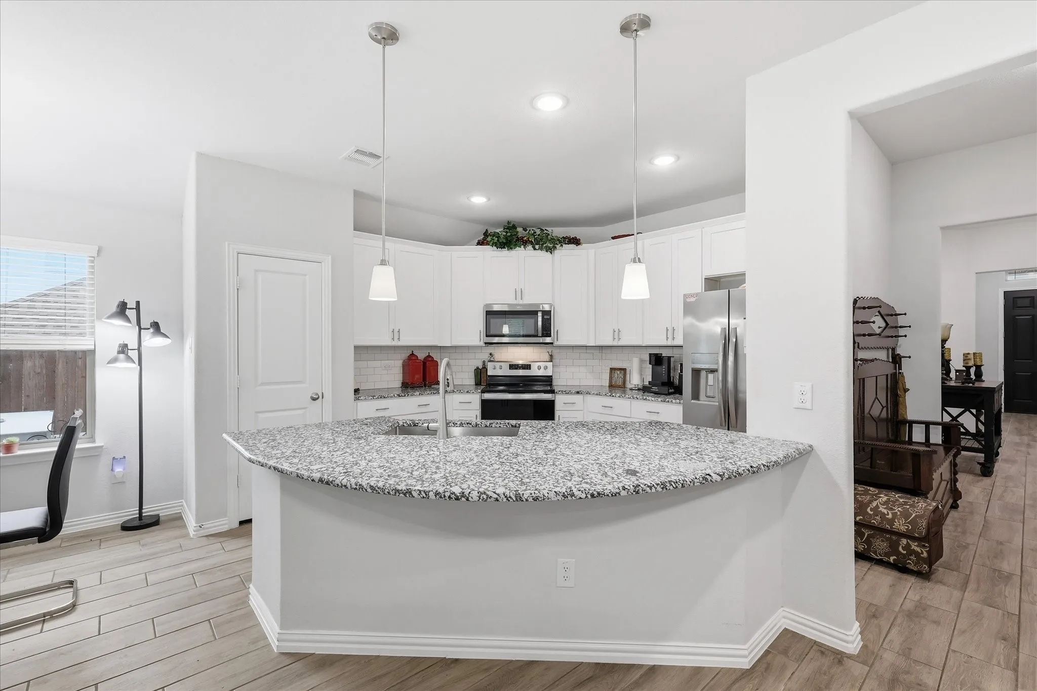 Single Family Residence For Sale in Denton County , 309 Ridge Drive, Justin, Texas 76247, 3 Bedrooms, 3 Bathrooms, 2 Garage spaces, 2,004 Sqft, built in 2022, Preowned, Price $359,900, mls#21255038, Real Estate Agent in Justin, Homes For Sale in Denton county, Homes For Sale in Justin, Realtor in Justin Texas, Real Estate Brokerage Independent Realty Texas, Luminita Cordes Realtor