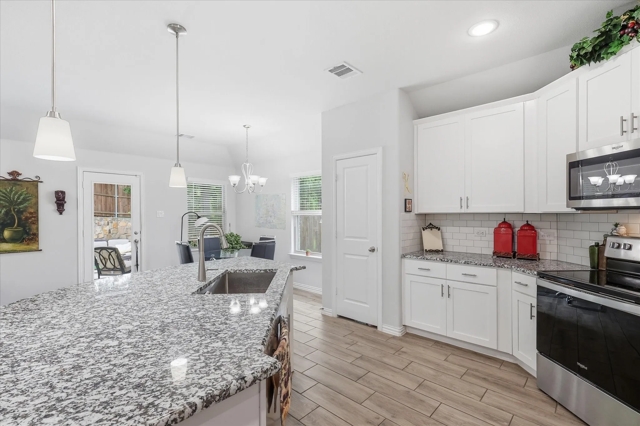 Single Family Residence For Sale in Denton County , 309 Ridge Drive, Justin, Texas 76247, 3 Bedrooms, 3 Bathrooms, 2 Garage spaces, 2,004 Sqft, built in 2022, Preowned, Price $359,900, mls#21255038, Real Estate Agent in Justin, Homes For Sale in Denton county, Homes For Sale in Justin, Realtor in Justin Texas, Real Estate Brokerage Independent Realty Texas, Luminita Cordes Realtor