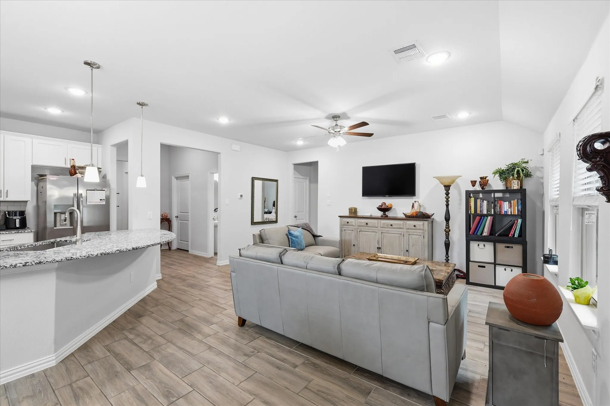 Single Family Residence For Sale in Denton County , 309 Ridge Drive, Justin, Texas 76247, 3 Bedrooms, 3 Bathrooms, 2 Garage spaces, 2,004 Sqft, built in 2022, Preowned, Price $359,900, mls#21255038, Real Estate Agent in Justin, Homes For Sale in Denton county, Homes For Sale in Justin, Realtor in Justin Texas, Real Estate Brokerage Independent Realty Texas, Luminita Cordes Realtor