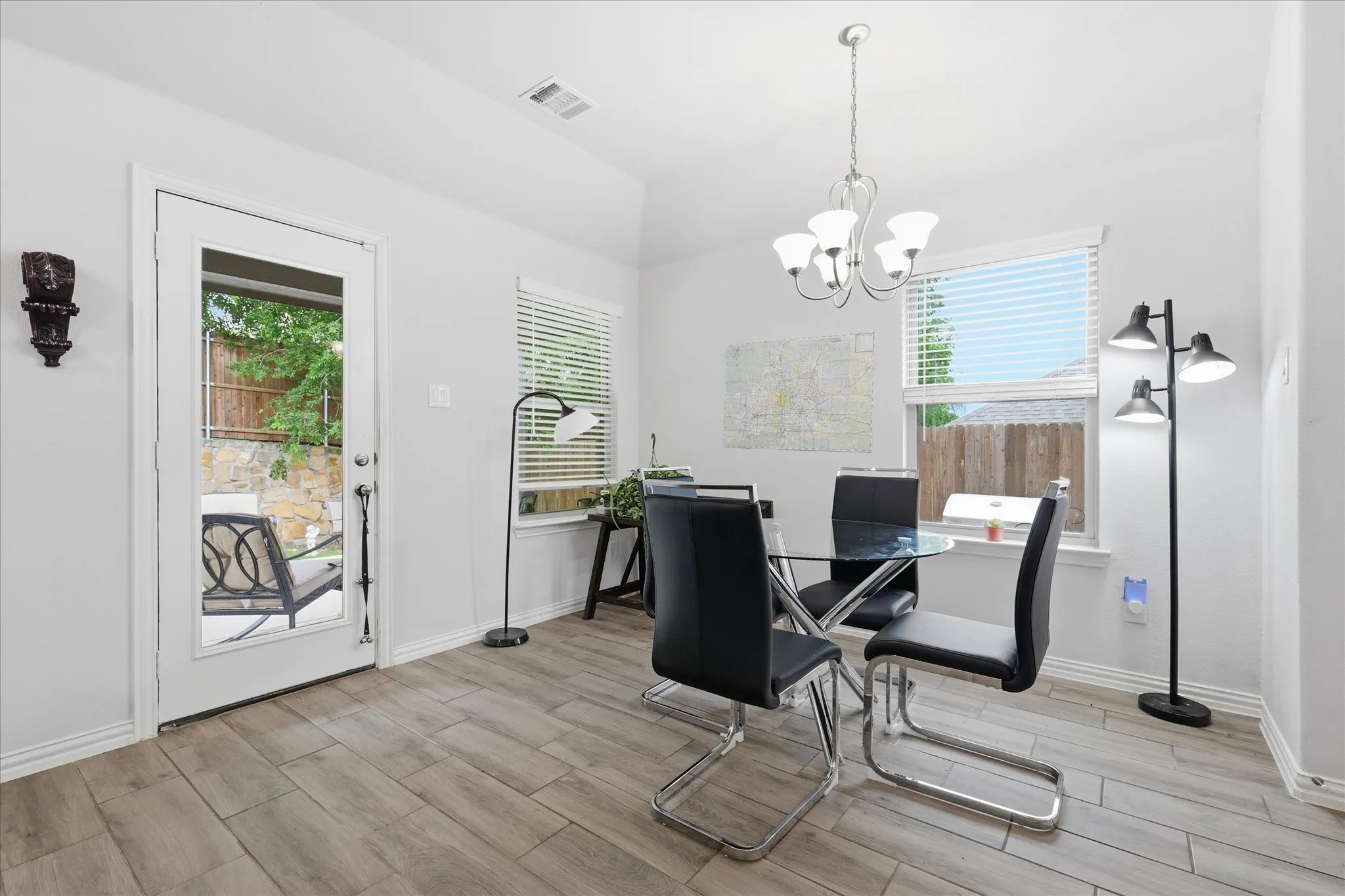 Single Family Residence For Sale in Denton County , 309 Ridge Drive, Justin, Texas 76247, 3 Bedrooms, 3 Bathrooms, 2 Garage spaces, 2,004 Sqft, built in 2022, Preowned, Price $359,900, mls#21255038, Real Estate Agent in Justin, Homes For Sale in Denton county, Homes For Sale in Justin, Realtor in Justin Texas, Real Estate Brokerage Independent Realty Texas, Luminita Cordes Realtor
