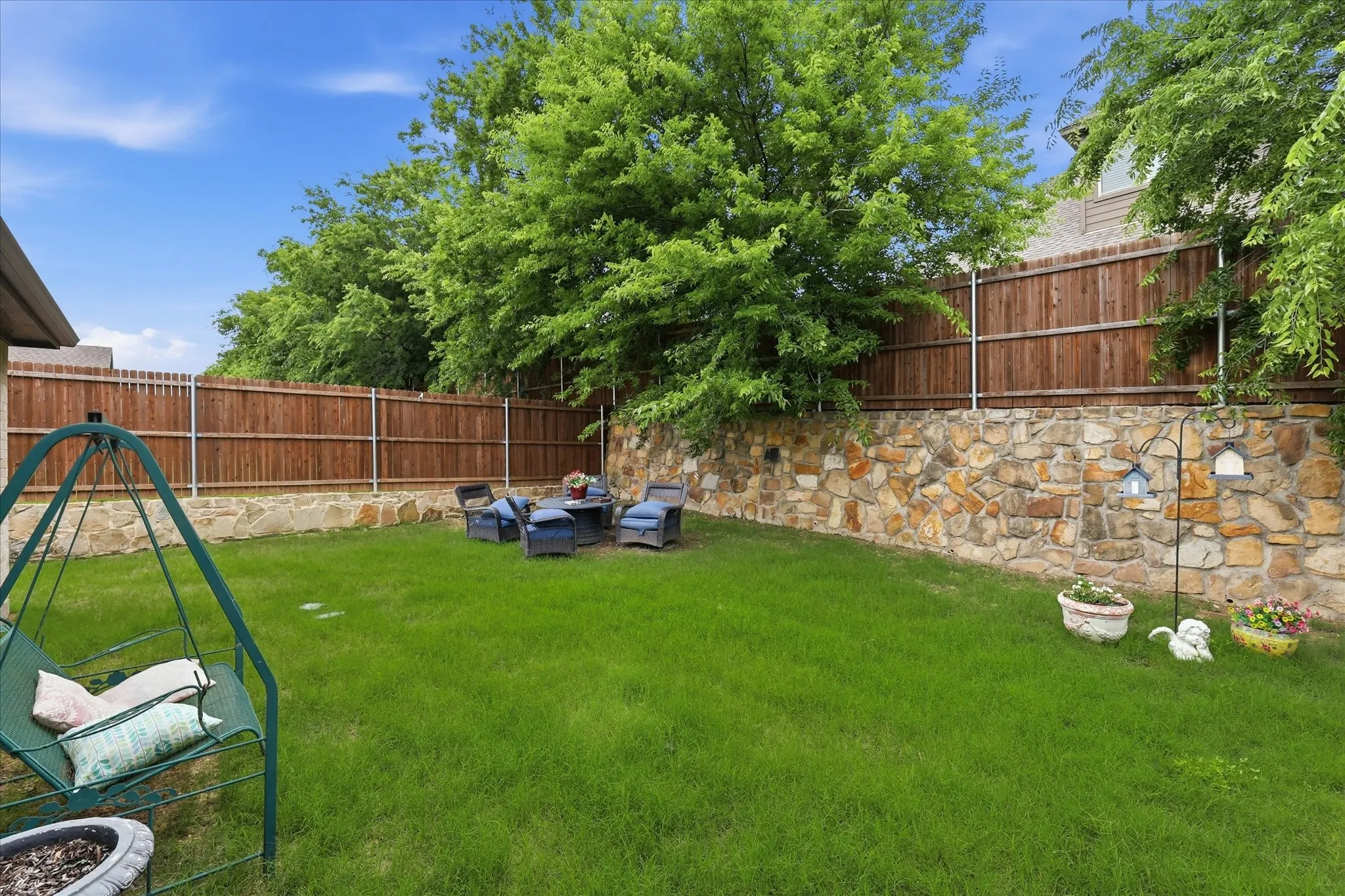 Single Family Residence For Sale in Denton County , 309 Ridge Drive, Justin, Texas 76247, 3 Bedrooms, 3 Bathrooms, 2 Garage spaces, 2,004 Sqft, built in 2022, Preowned, Price $359,900, mls#21255038, Real Estate Agent in Justin, Homes For Sale in Denton county, Homes For Sale in Justin, Realtor in Justin Texas, Real Estate Brokerage Independent Realty Texas, Luminita Cordes Realtor